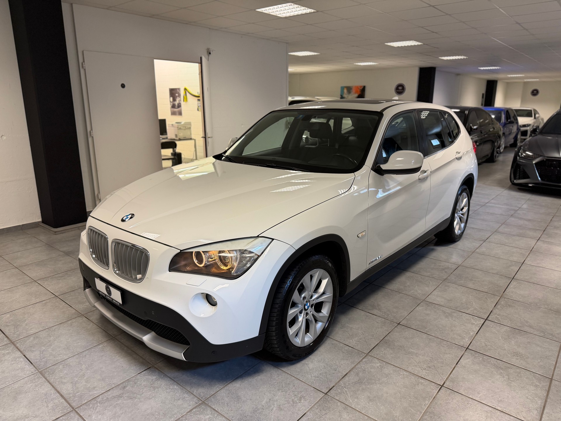 BMW X1 xDrive 23d Steptronic-showroom-element-2