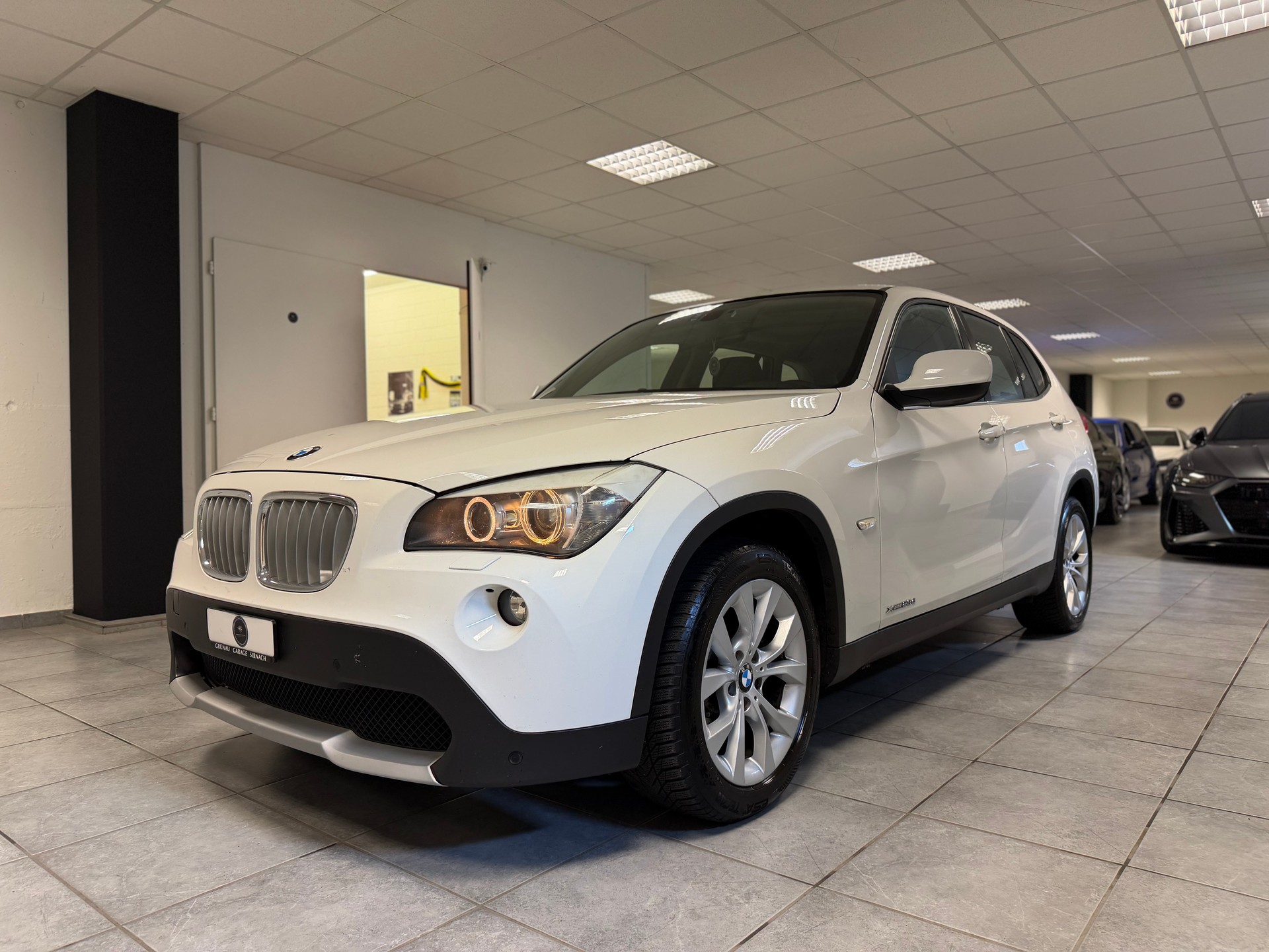 BMW X1 xDrive 23d Steptronic-showroom-element-3