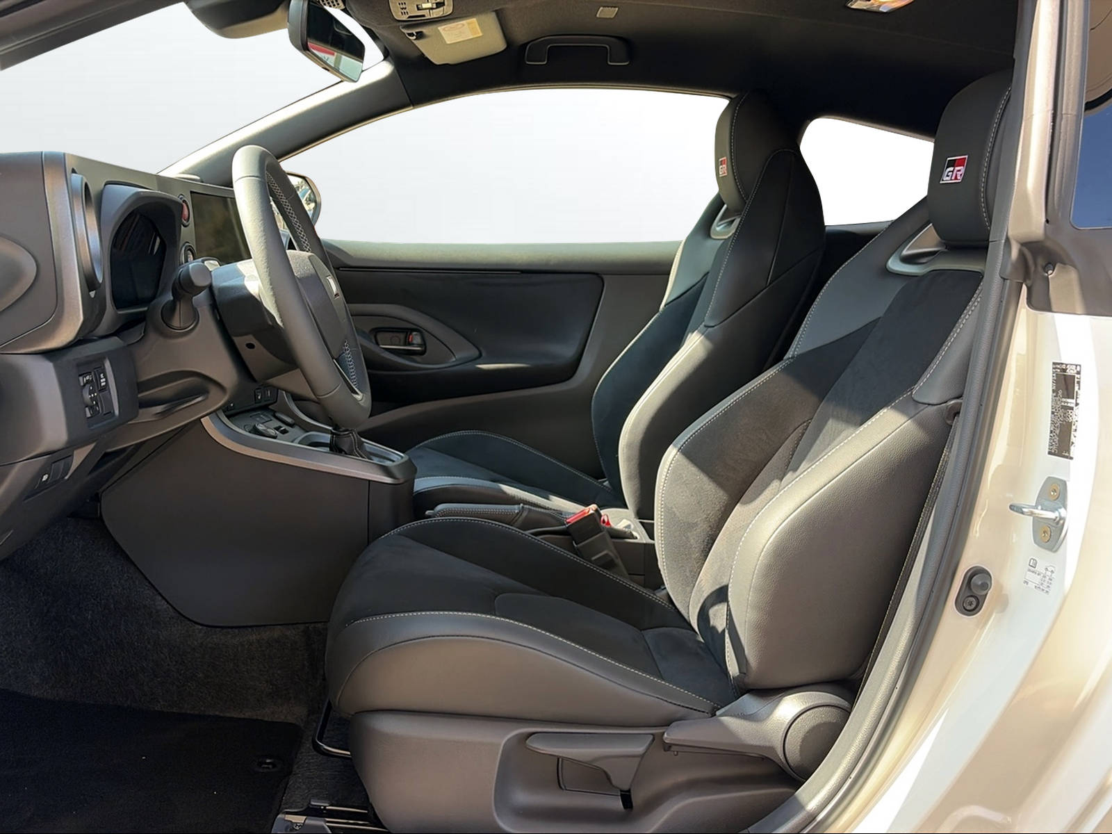 TOYOTA Yaris 1.6 GR Sport-image-8