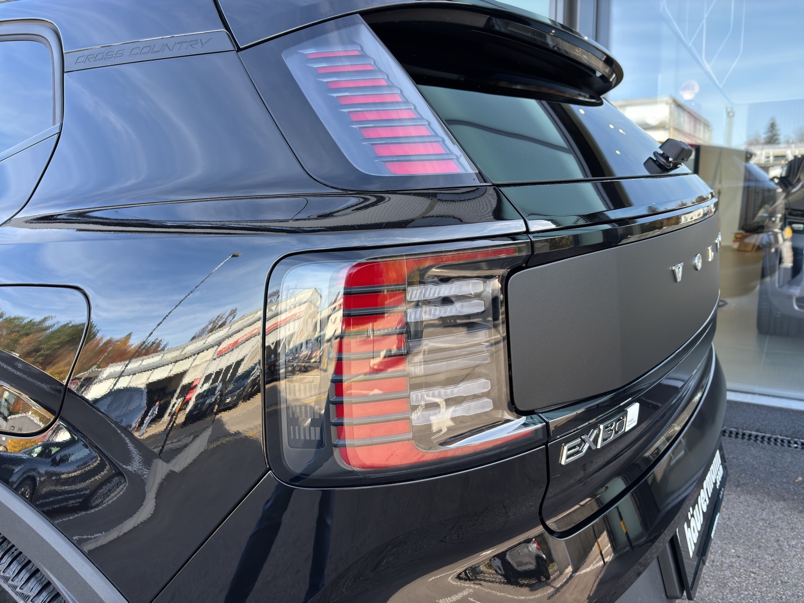 VOLVO EX30 CC E60 Twin Performance AWD-image-14