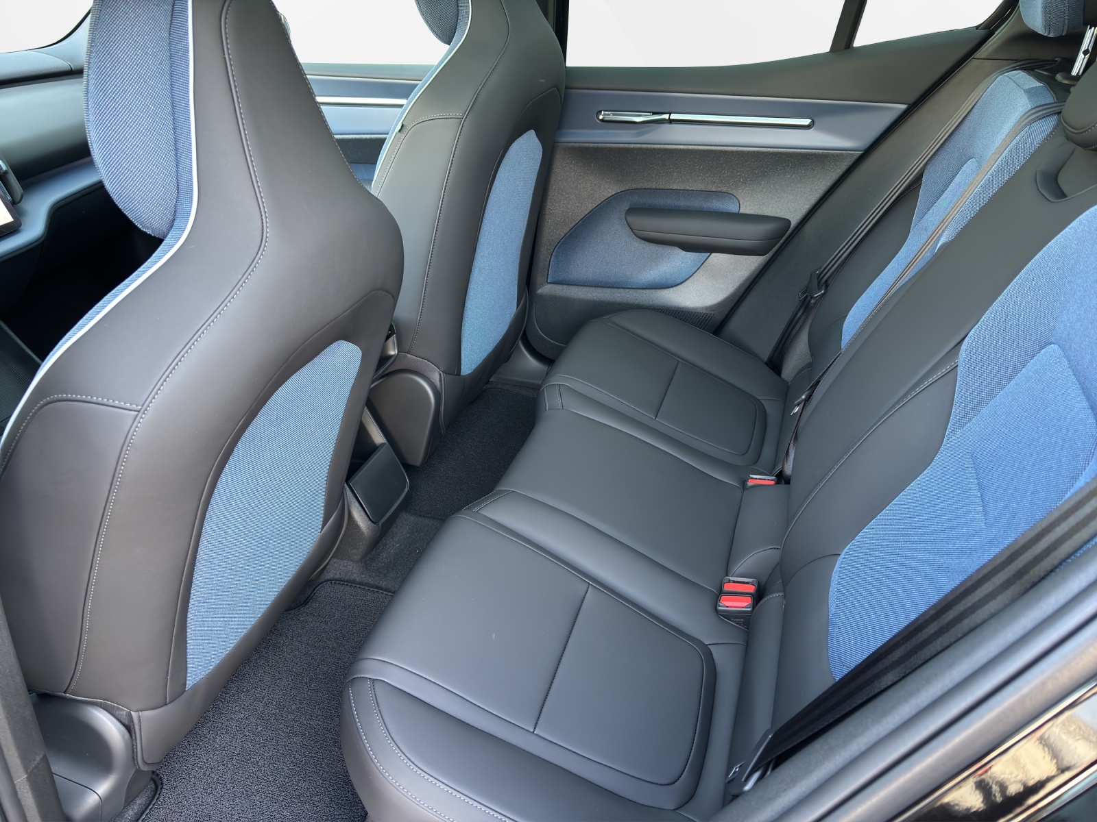 VOLVO EX30 CC E60 Twin Performance AWD-image-4
