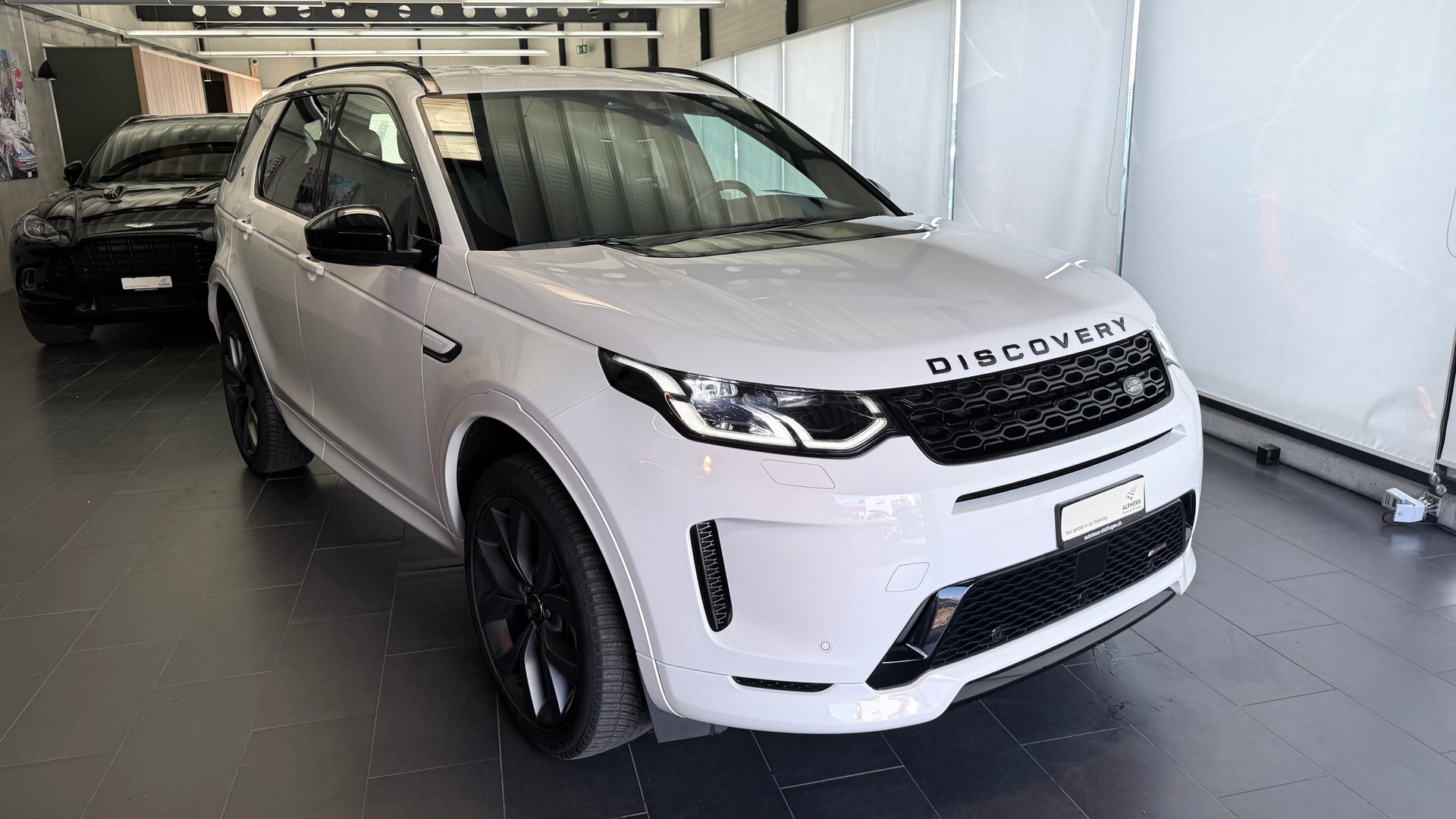 LAND ROVER Discovery Sport 2.0 Si4 250 R-Dynamic SE-showroom-element-1