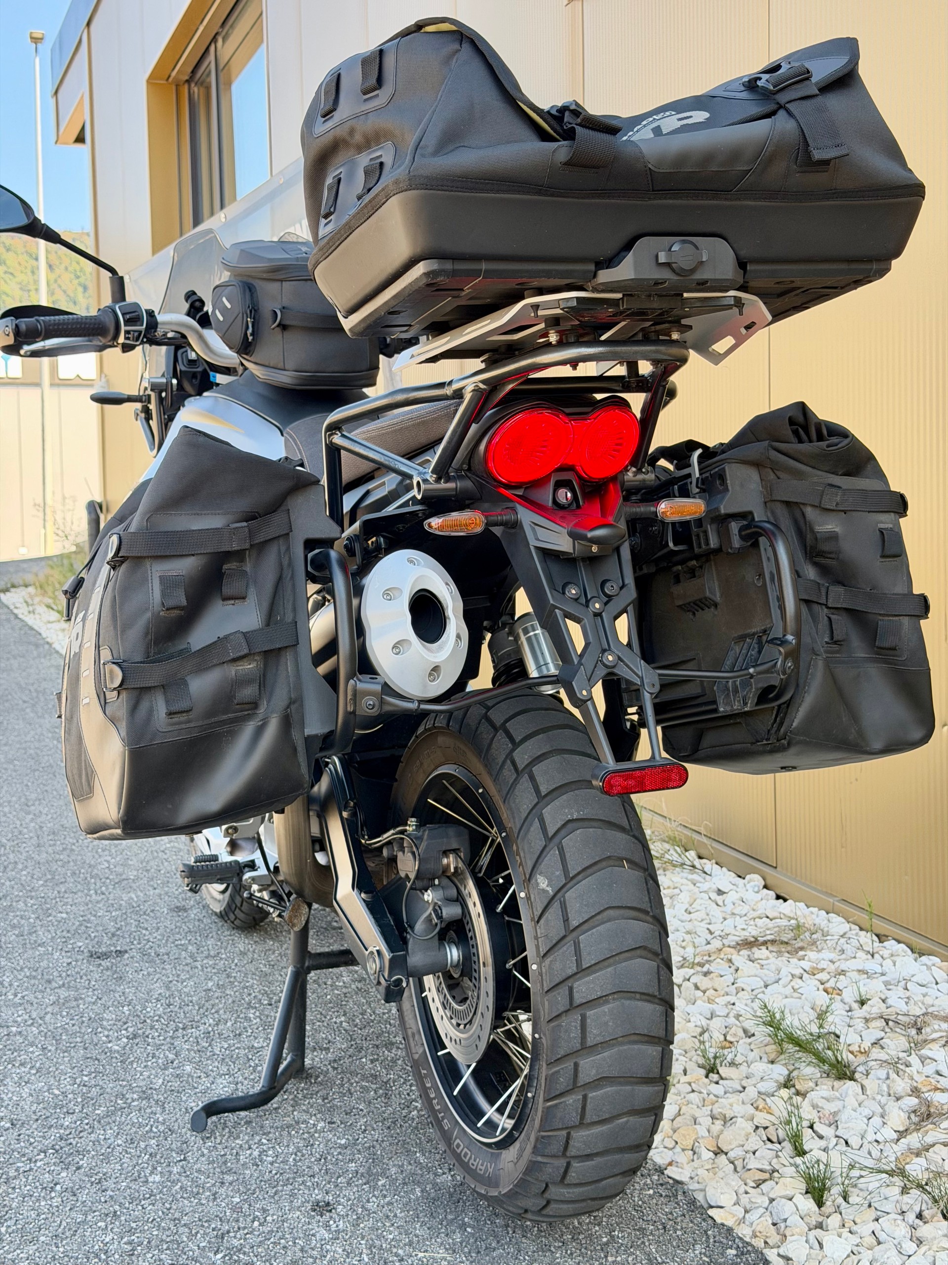 MOTO GUZZI V85 TT-image-12