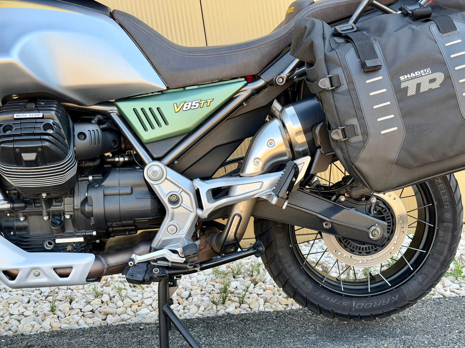 MOTO GUZZI V85 TT-image-13