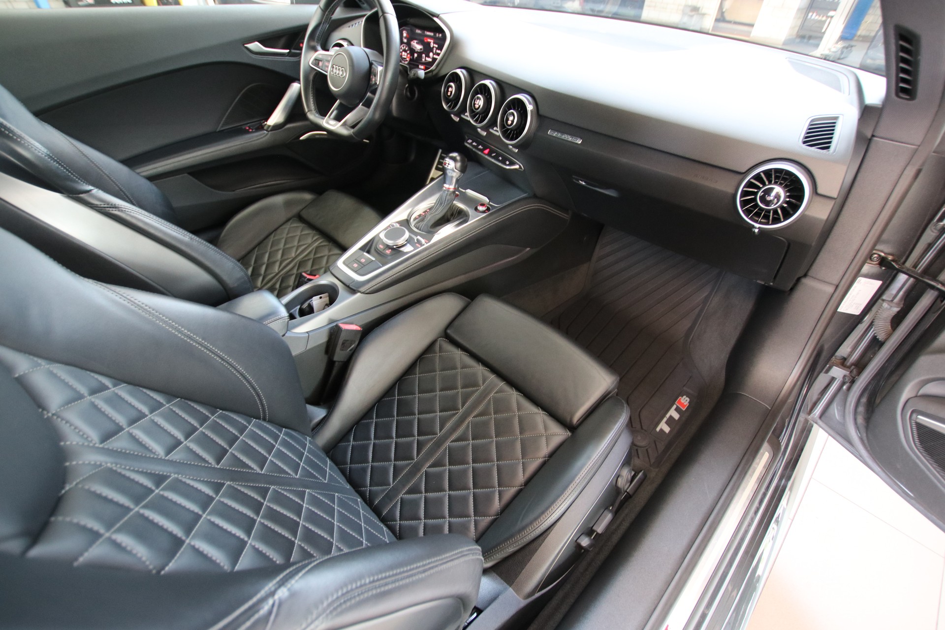AUDI TTS Coupé 2.0 TFSI quattro S-tronic-image-12