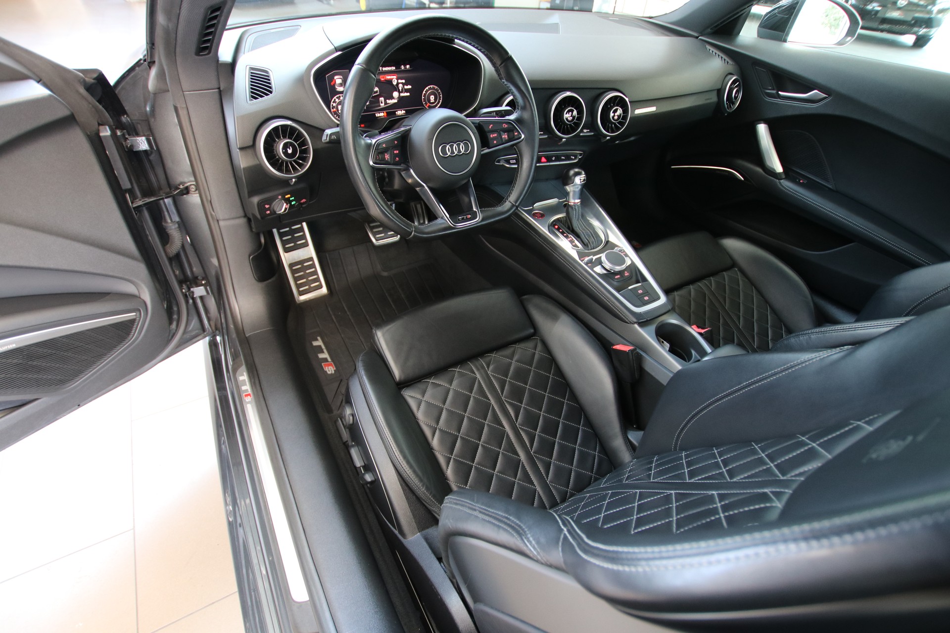 AUDI TTS Coupé 2.0 TFSI quattro S-tronic-image-10