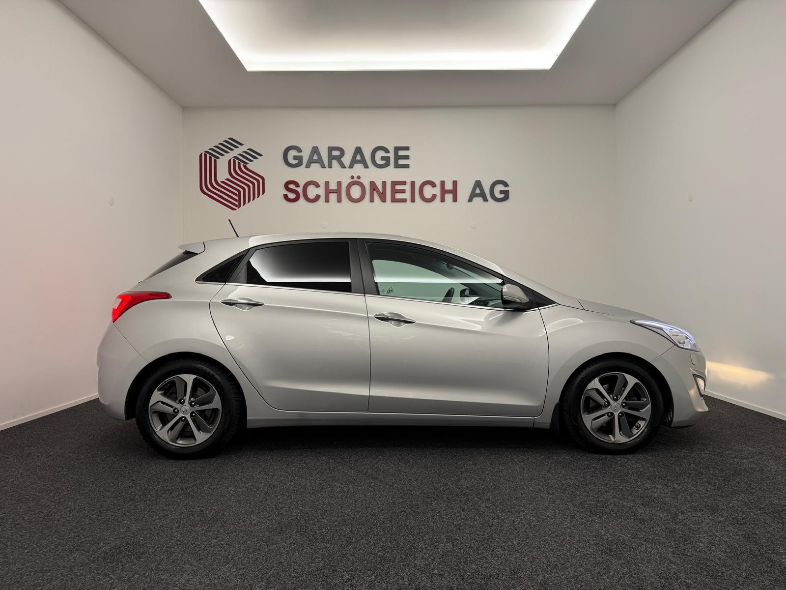 HYUNDAI i30 1.6 GDi Amplia-showroom-element-3