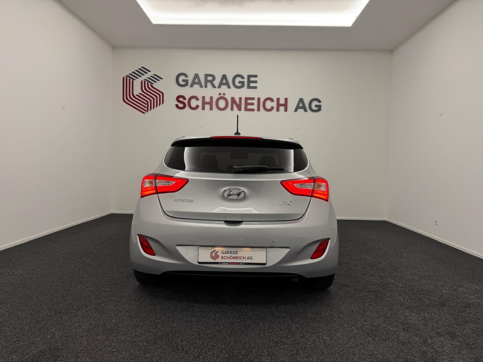 HYUNDAI i30 1.6 GDi Amplia-image-5