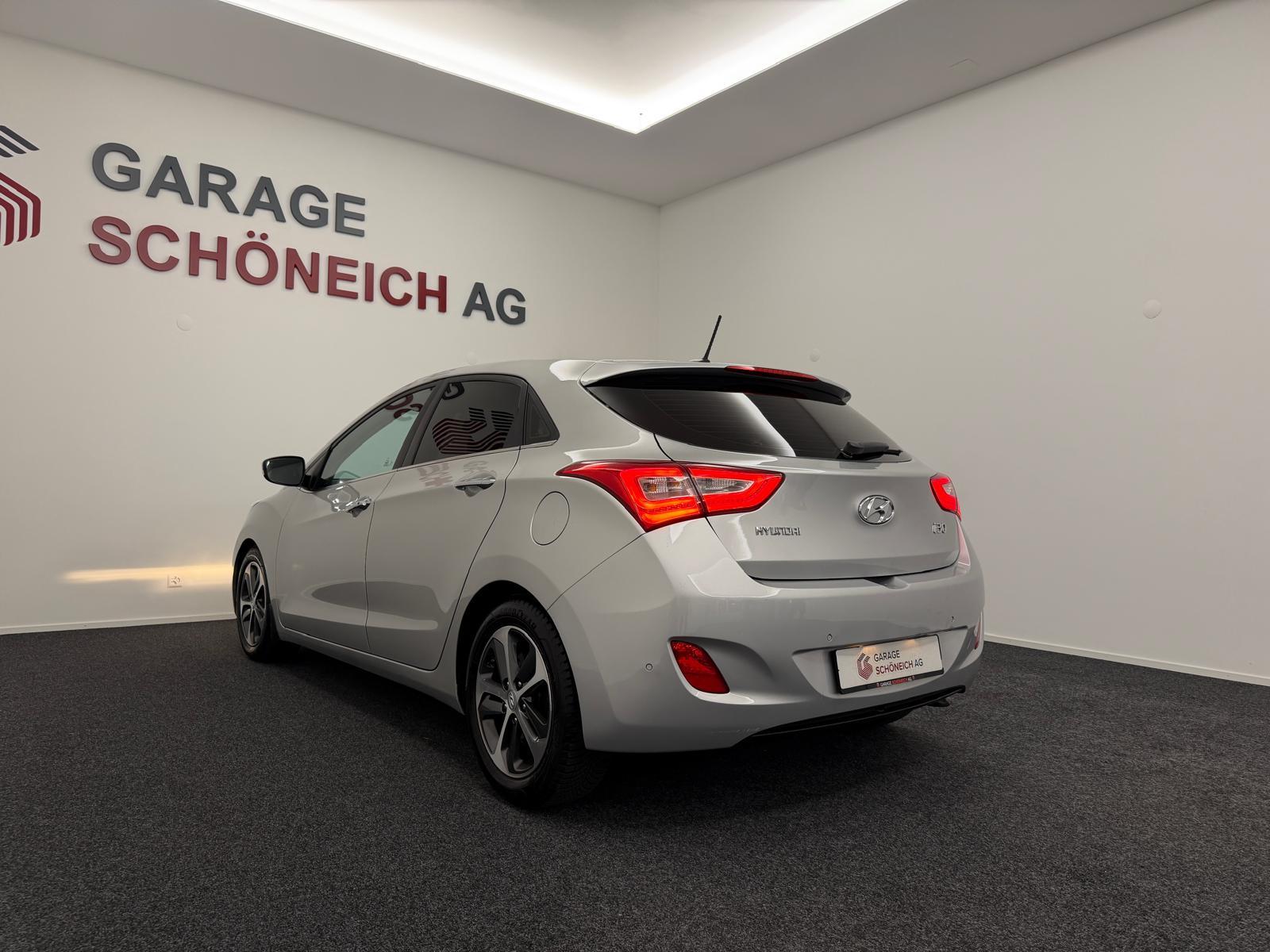 HYUNDAI i30 1.6 GDi Amplia-image-6