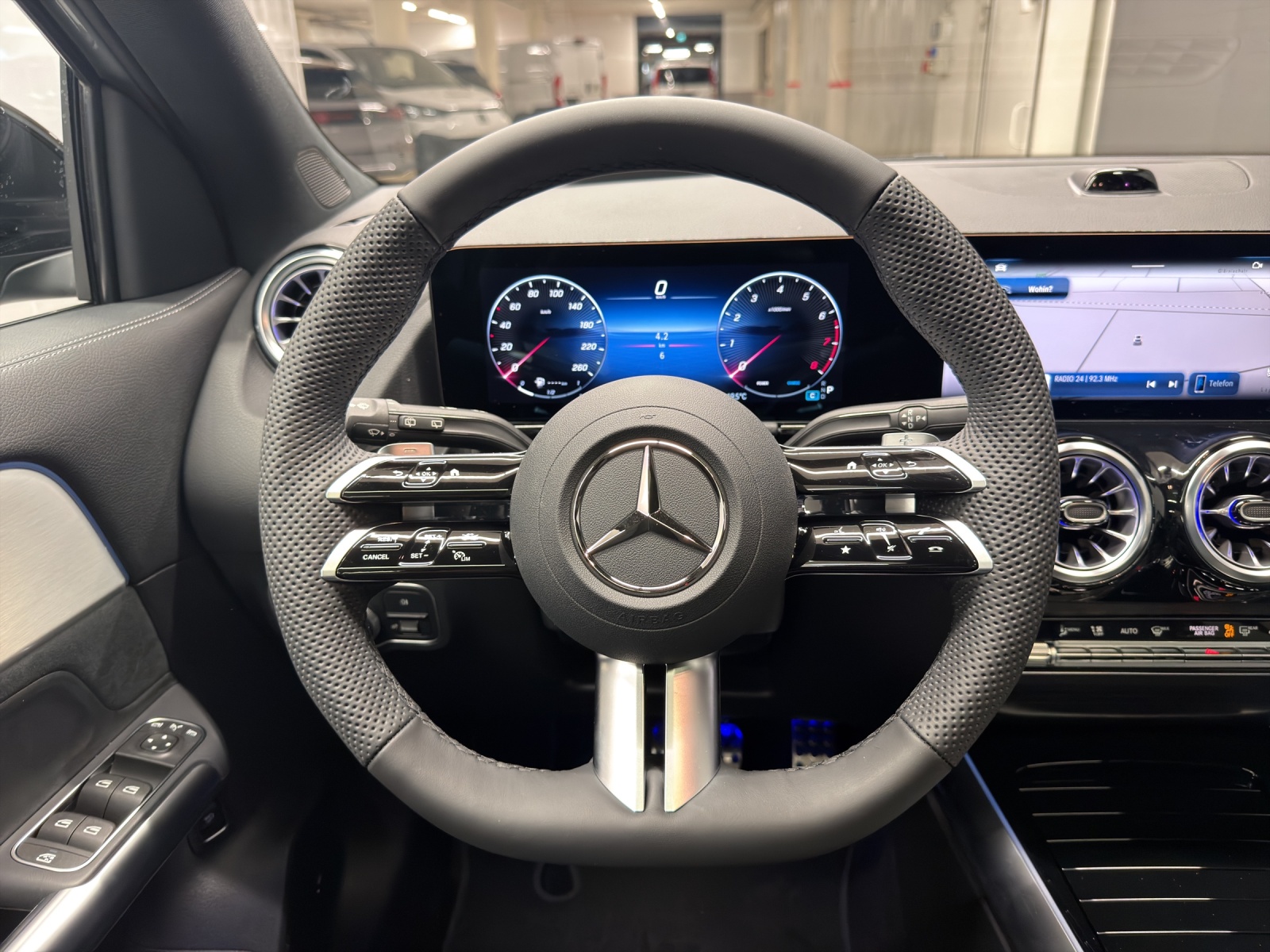 MERCEDES-BENZ GLA 200 AMG Line Night Star-image-15