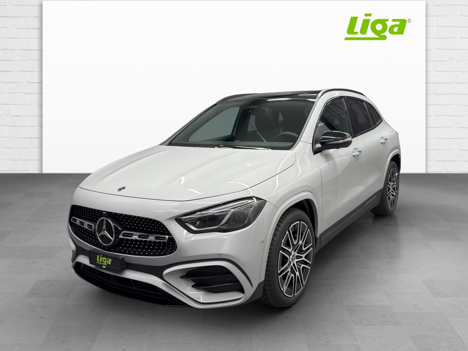 MERCEDES-BENZ GLA 200 AMG Line Night Star