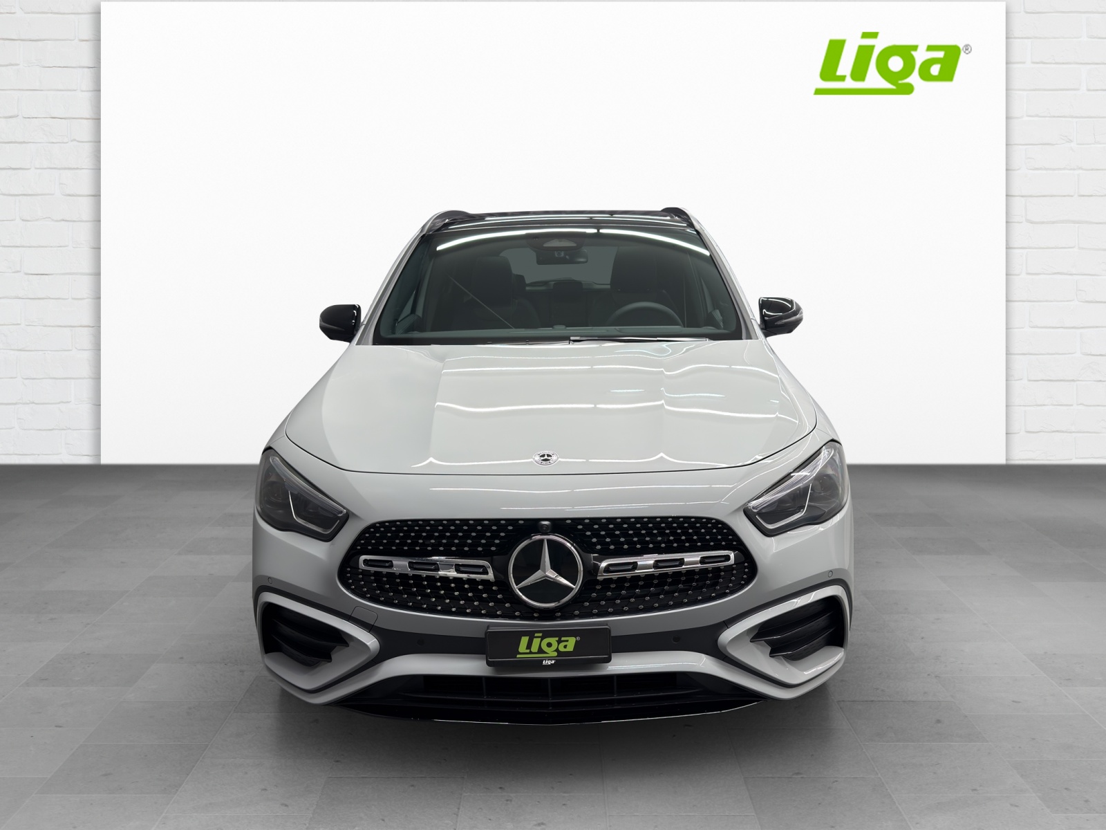 MERCEDES-BENZ GLA 200 AMG Line Night Star-showroom-element-1