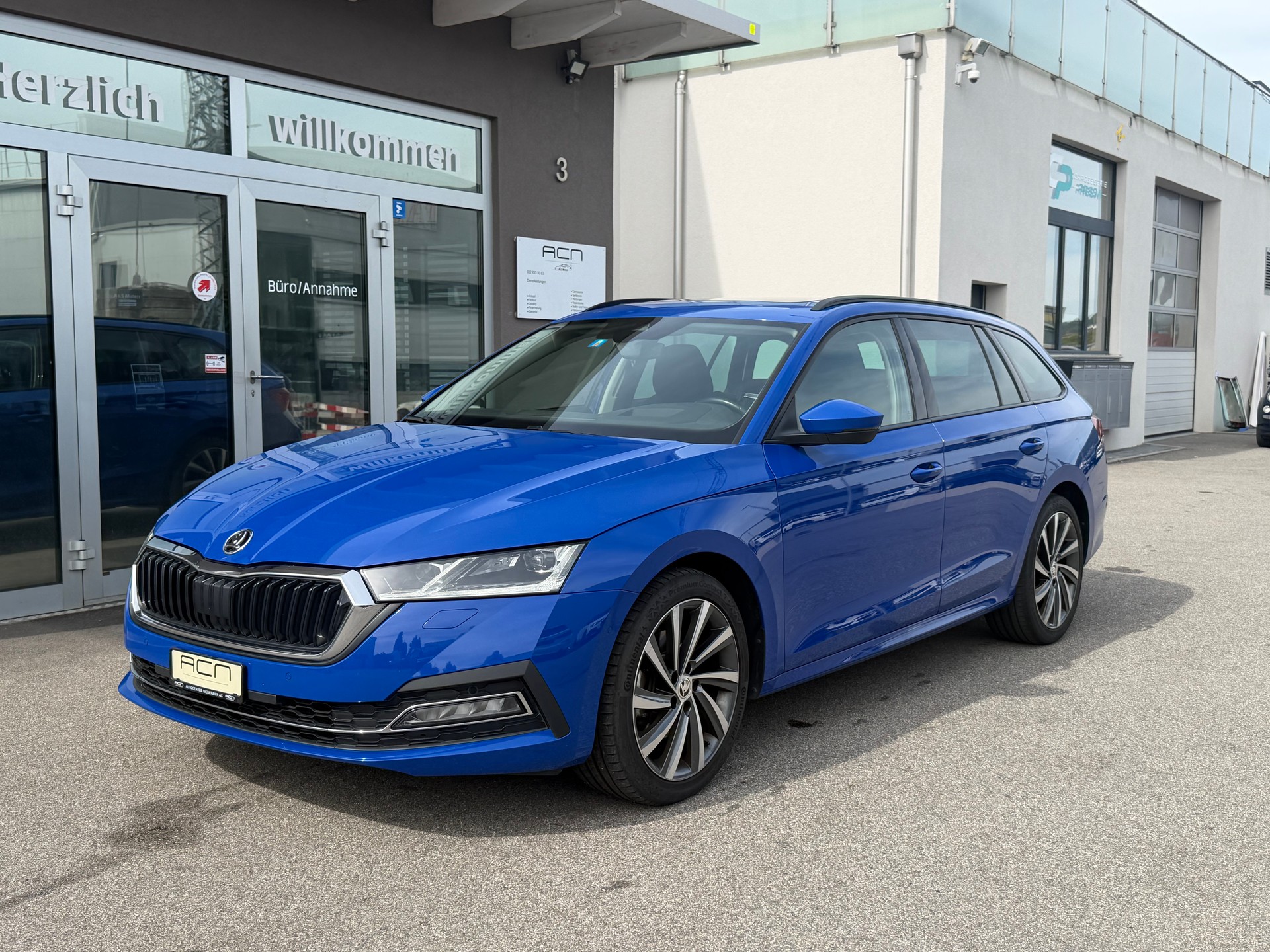 SKODA Octavia Combi 2.0 TDI DSG Style 4x4-showroom-element-2