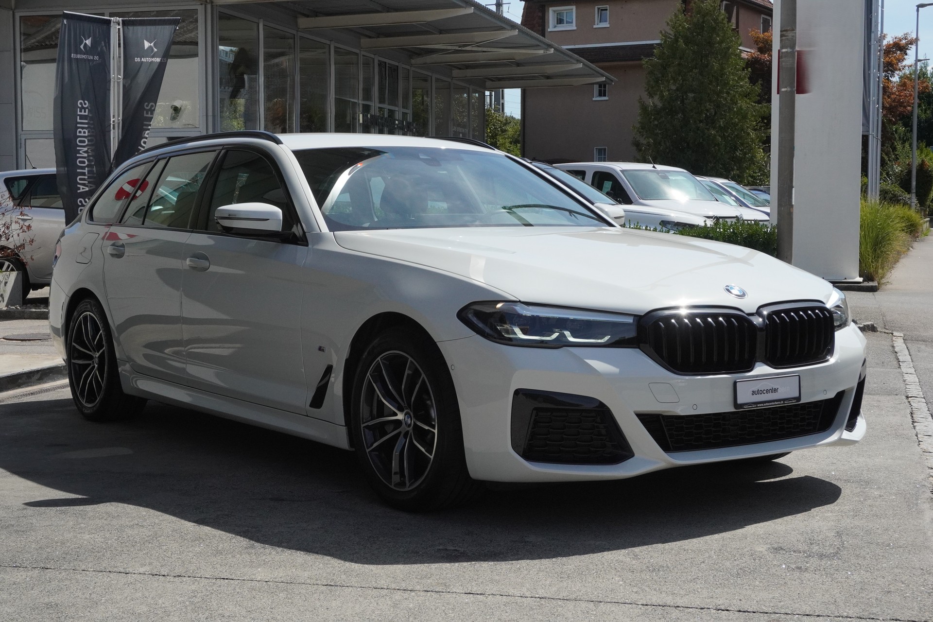 BMW 530i xDrive 48V Touring M Sport Steptronic-image-3