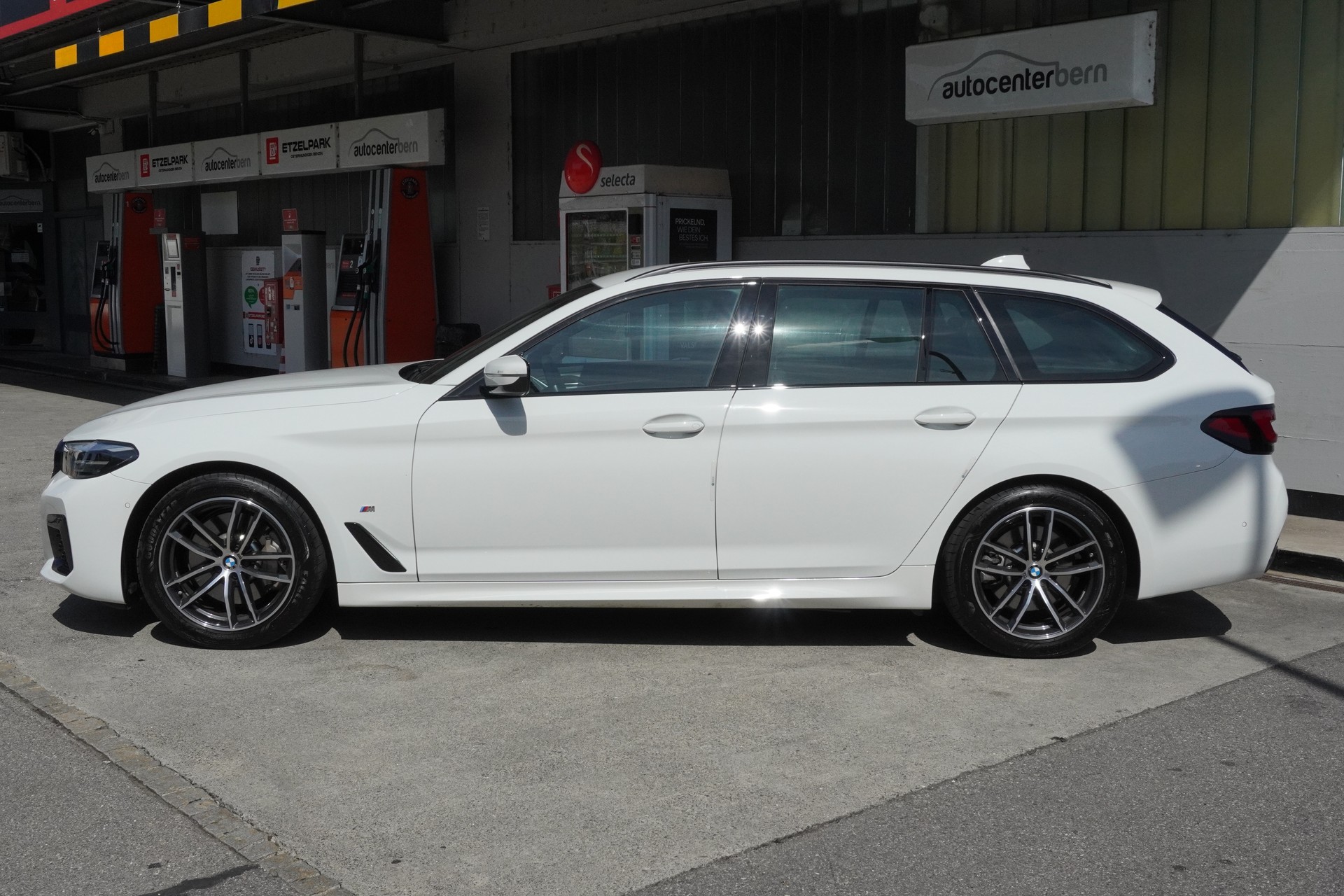 BMW 530i xDrive 48V Touring M Sport Steptronic-image-7