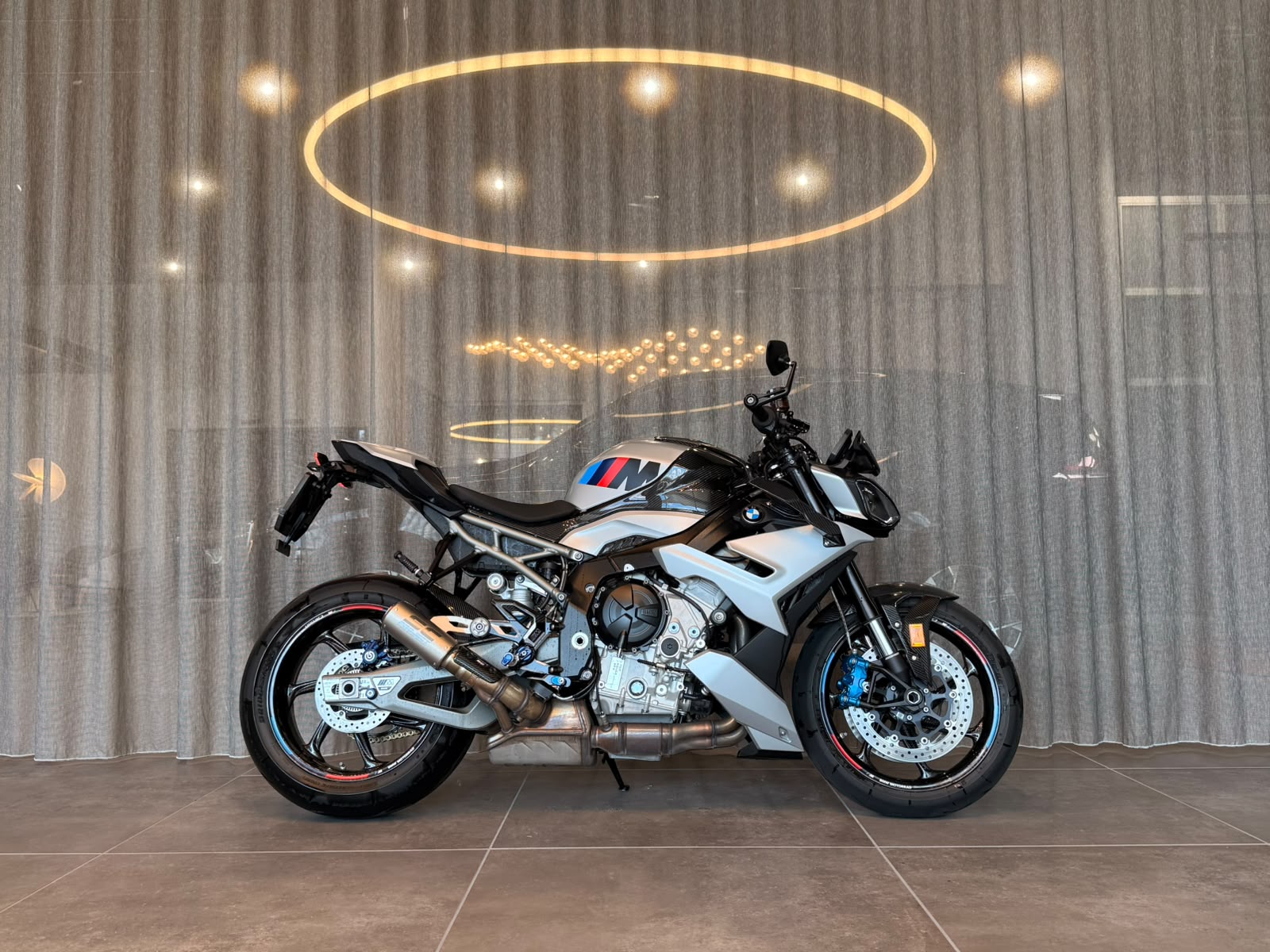 BMW M 1000 R-image-0