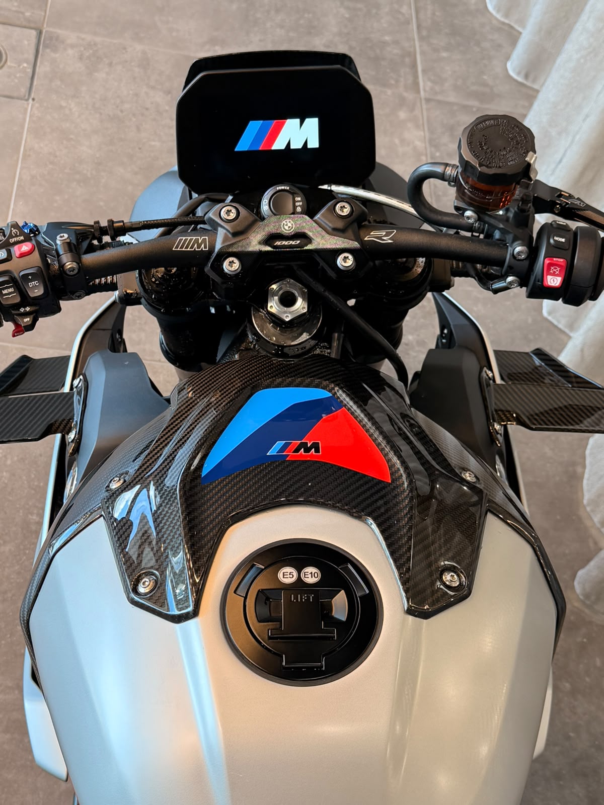 BMW M 1000 R-image-7