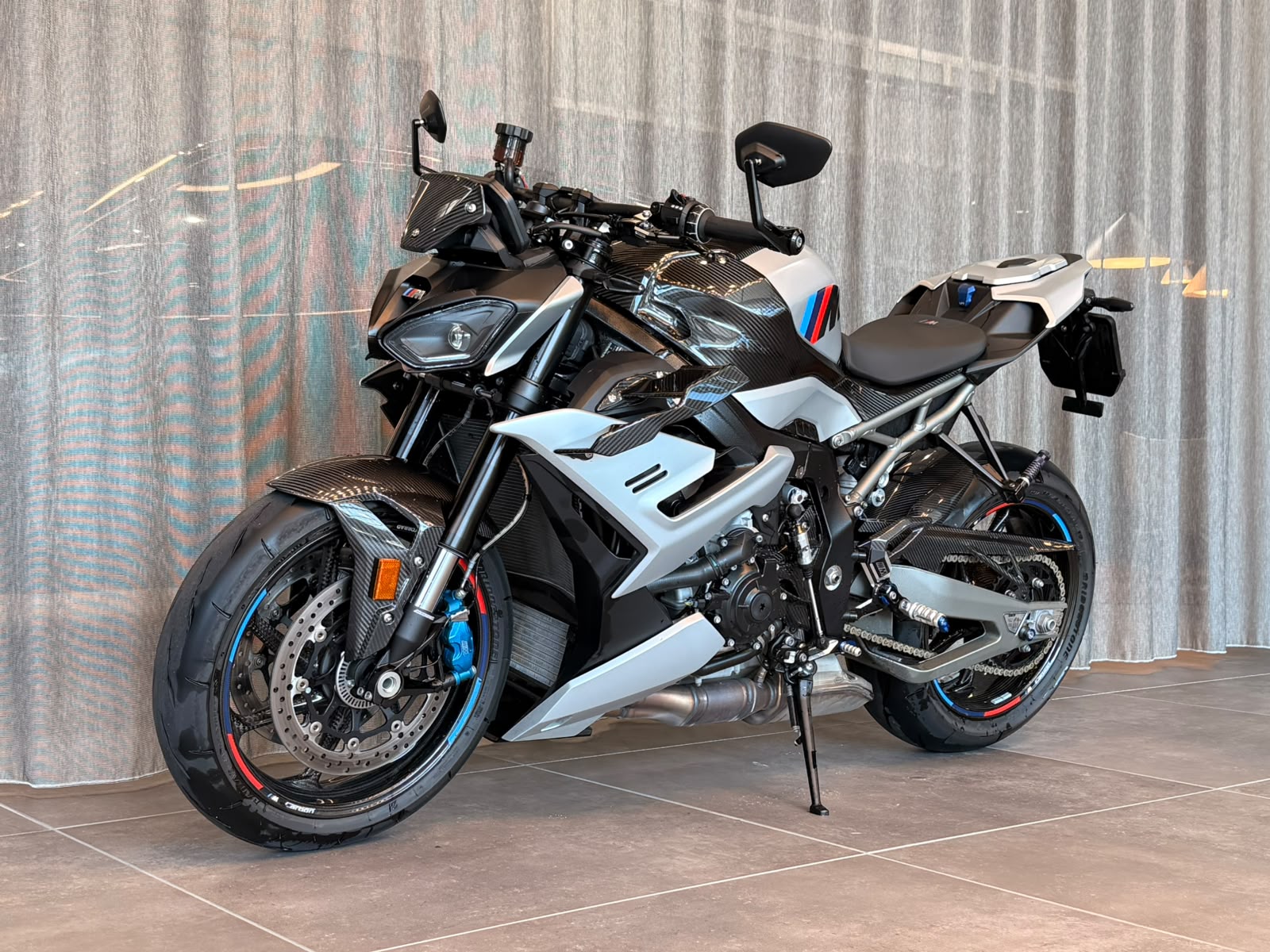 BMW M 1000 R-image-2