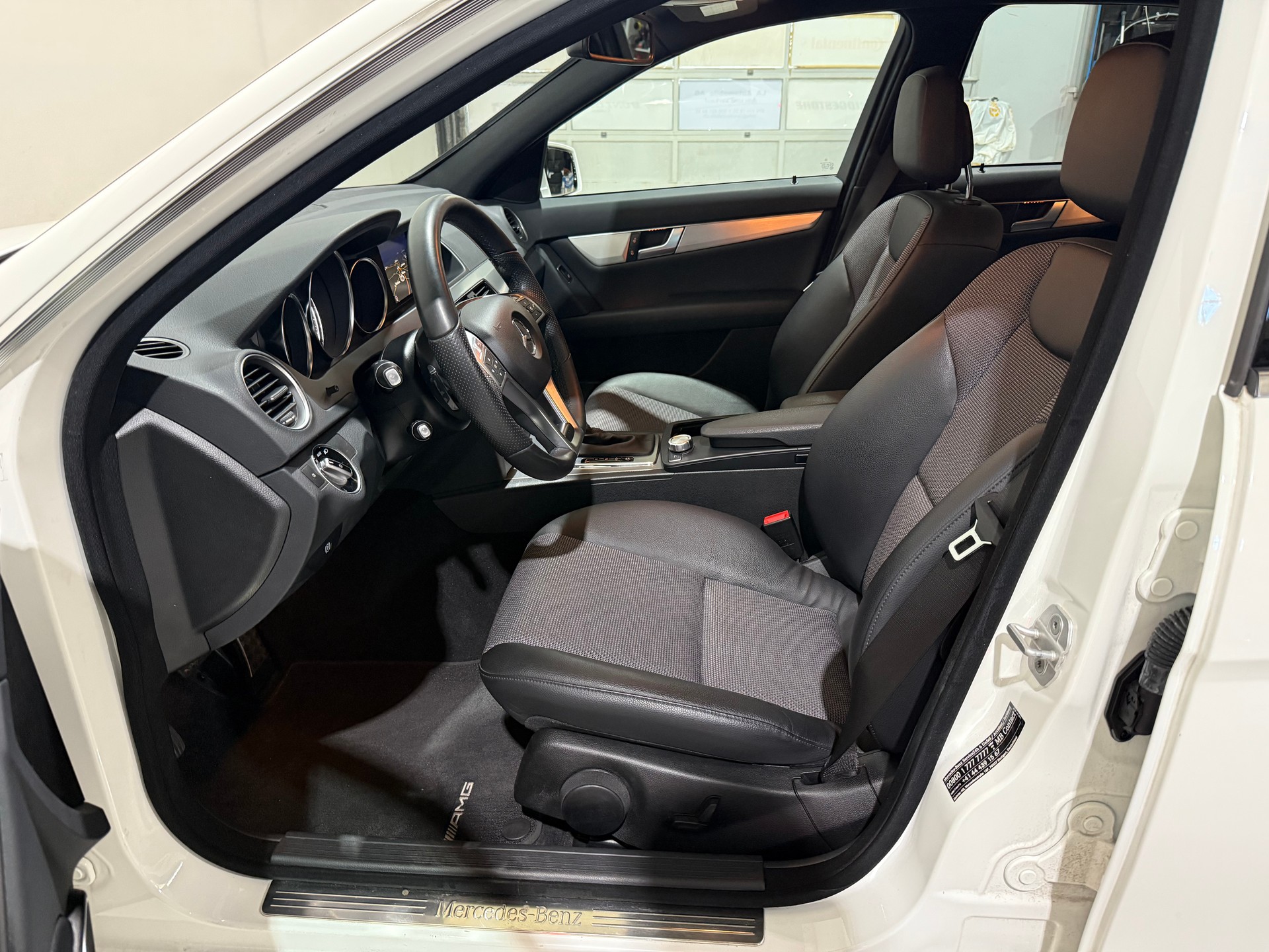 MERCEDES-BENZ C 250 CDI AMG Line 4Matic 7G-Tronic-image-11