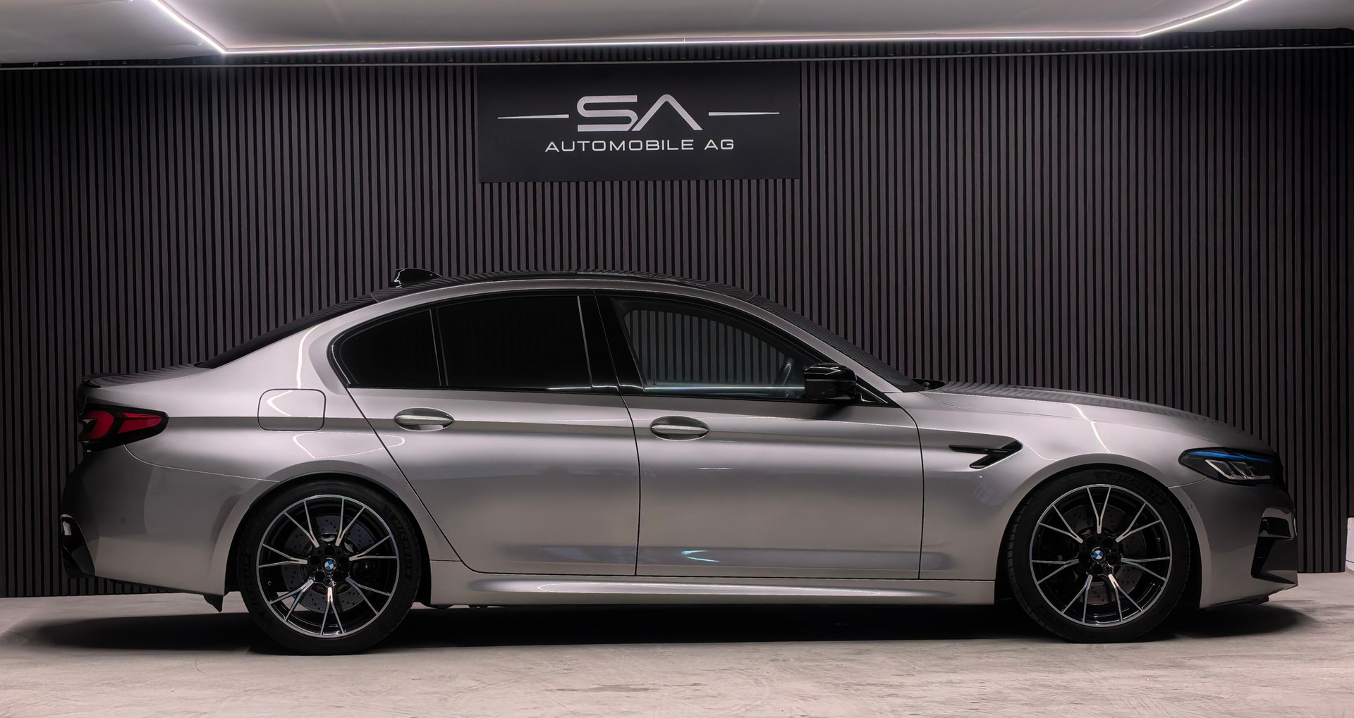 BMW M5 xDrive Competition Drivelogic🇨🇭-showroom-element-3