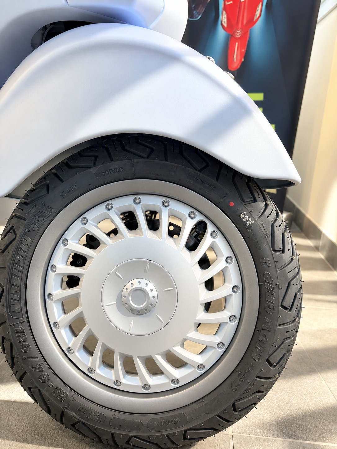 PIAGGIO Vespa 946 125 Snake-image-2