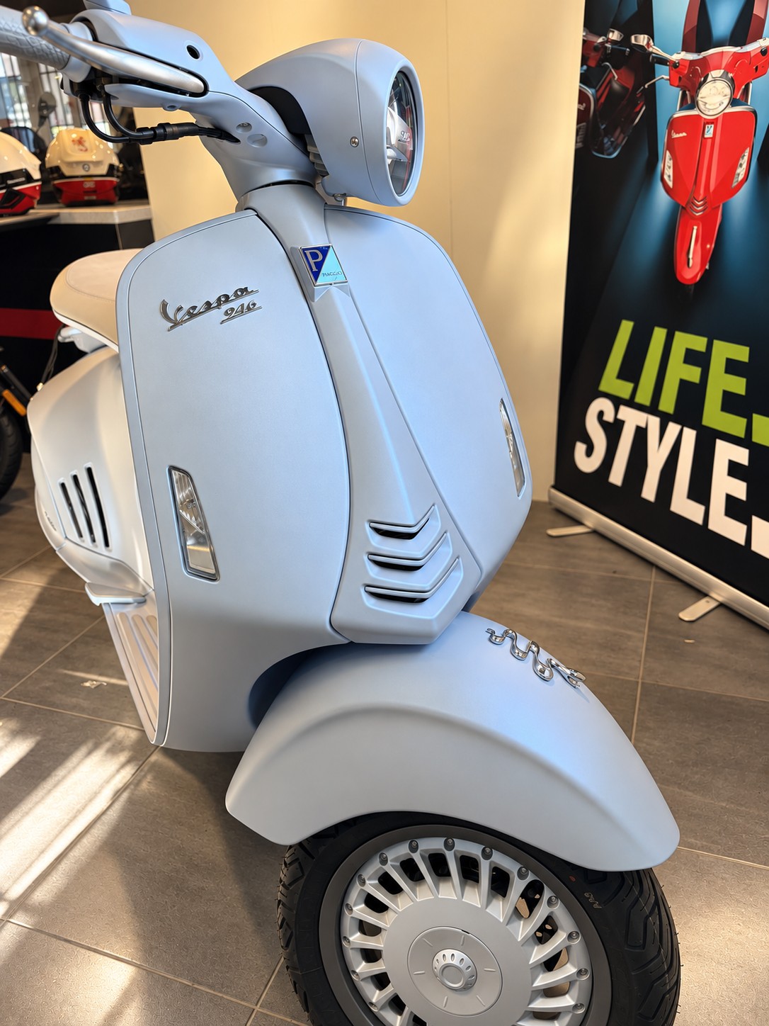 PIAGGIO Vespa 946 125 Snake-image-9