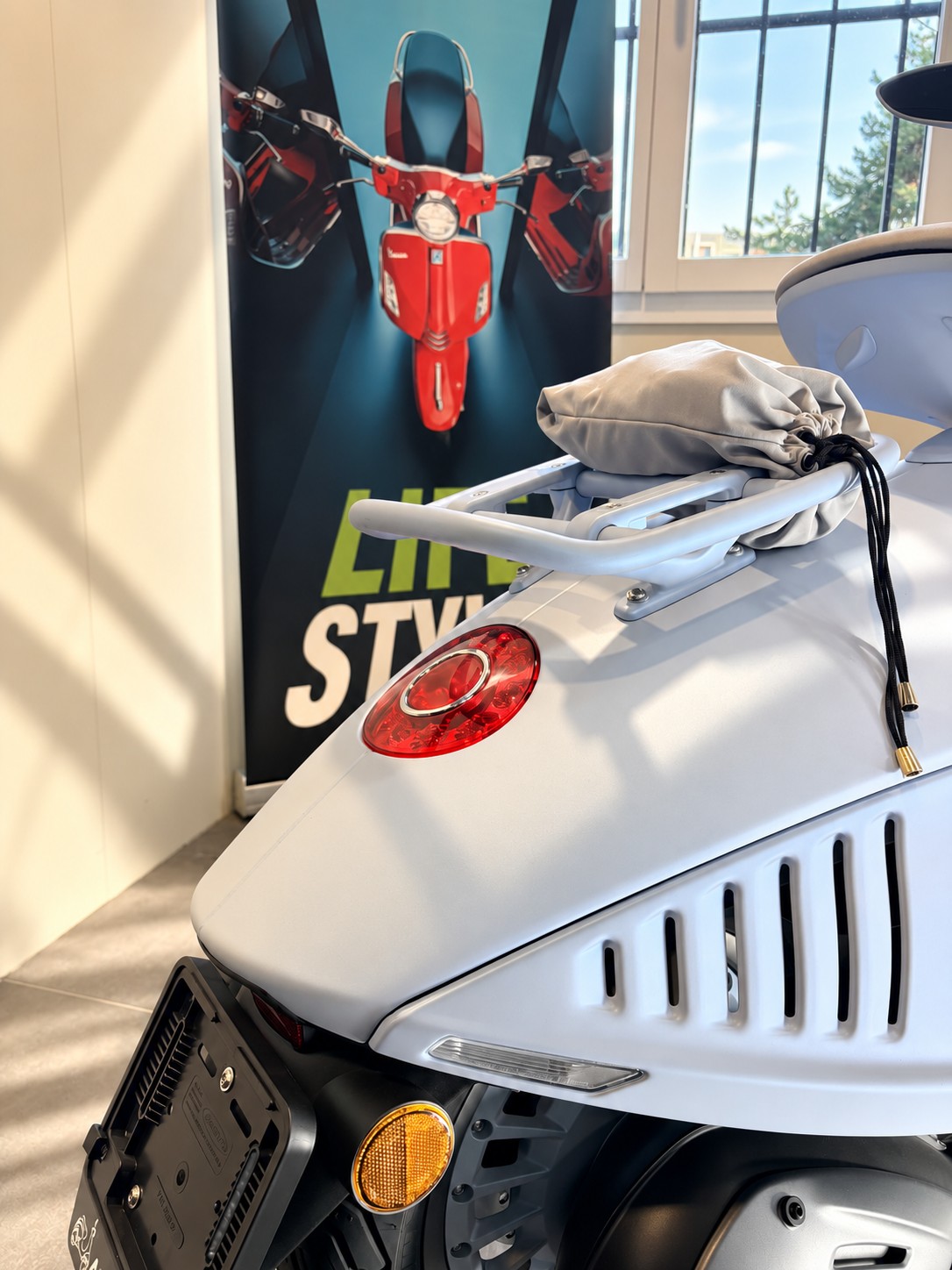 PIAGGIO Vespa 946 125 Snake-image-5