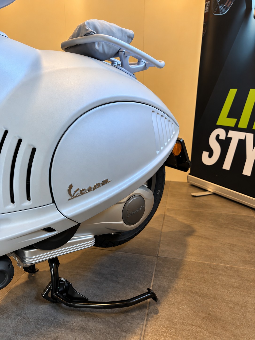 PIAGGIO Vespa 946 125 Snake-image-12