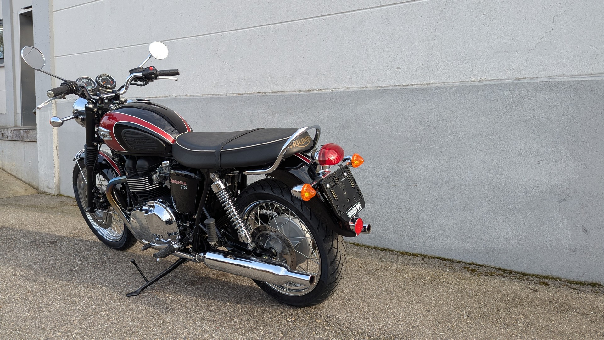 TRIUMPH Bonneville T 100-image-4