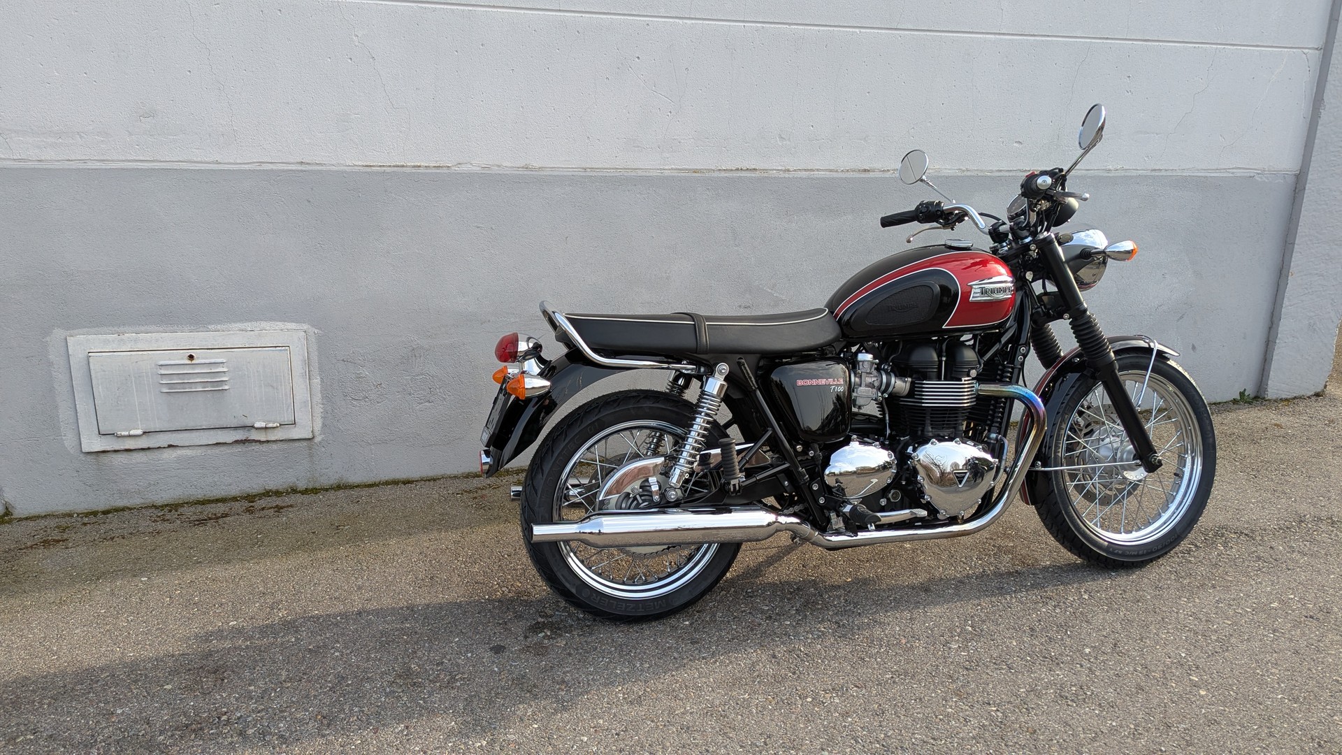 TRIUMPH Bonneville T 100-image-5