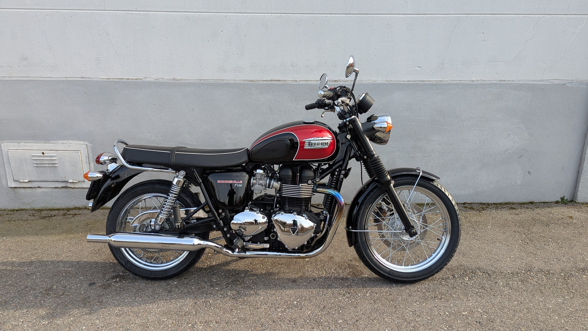 TRIUMPH Bonneville T 100-image-0