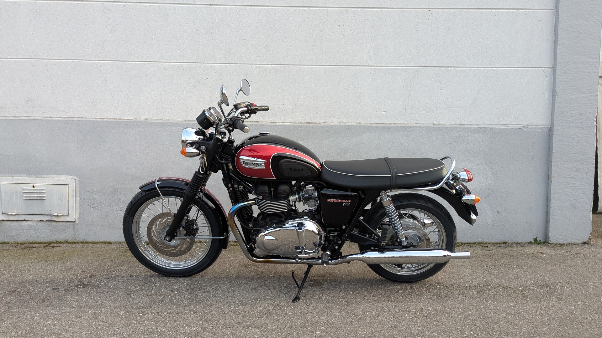 TRIUMPH Bonneville T 100-image-3