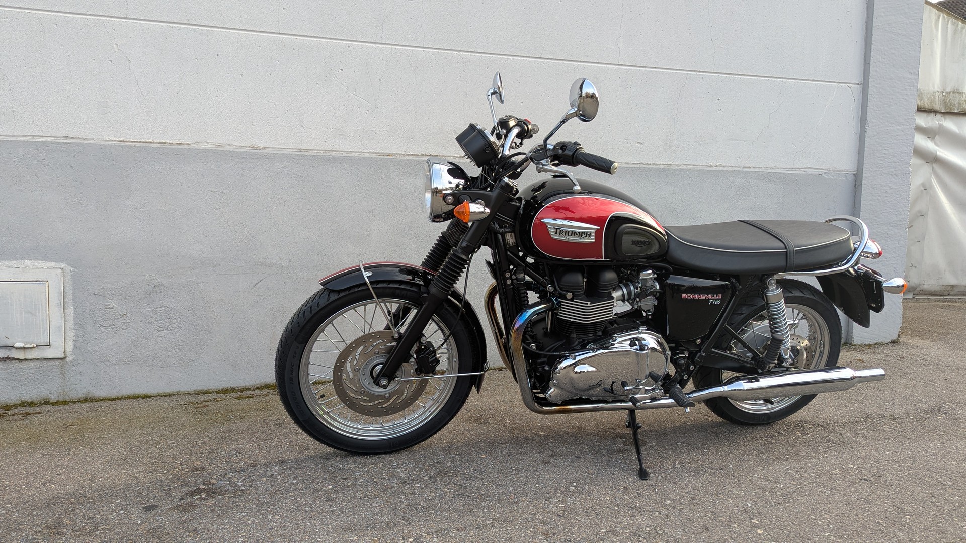 TRIUMPH Bonneville T 100-image-2