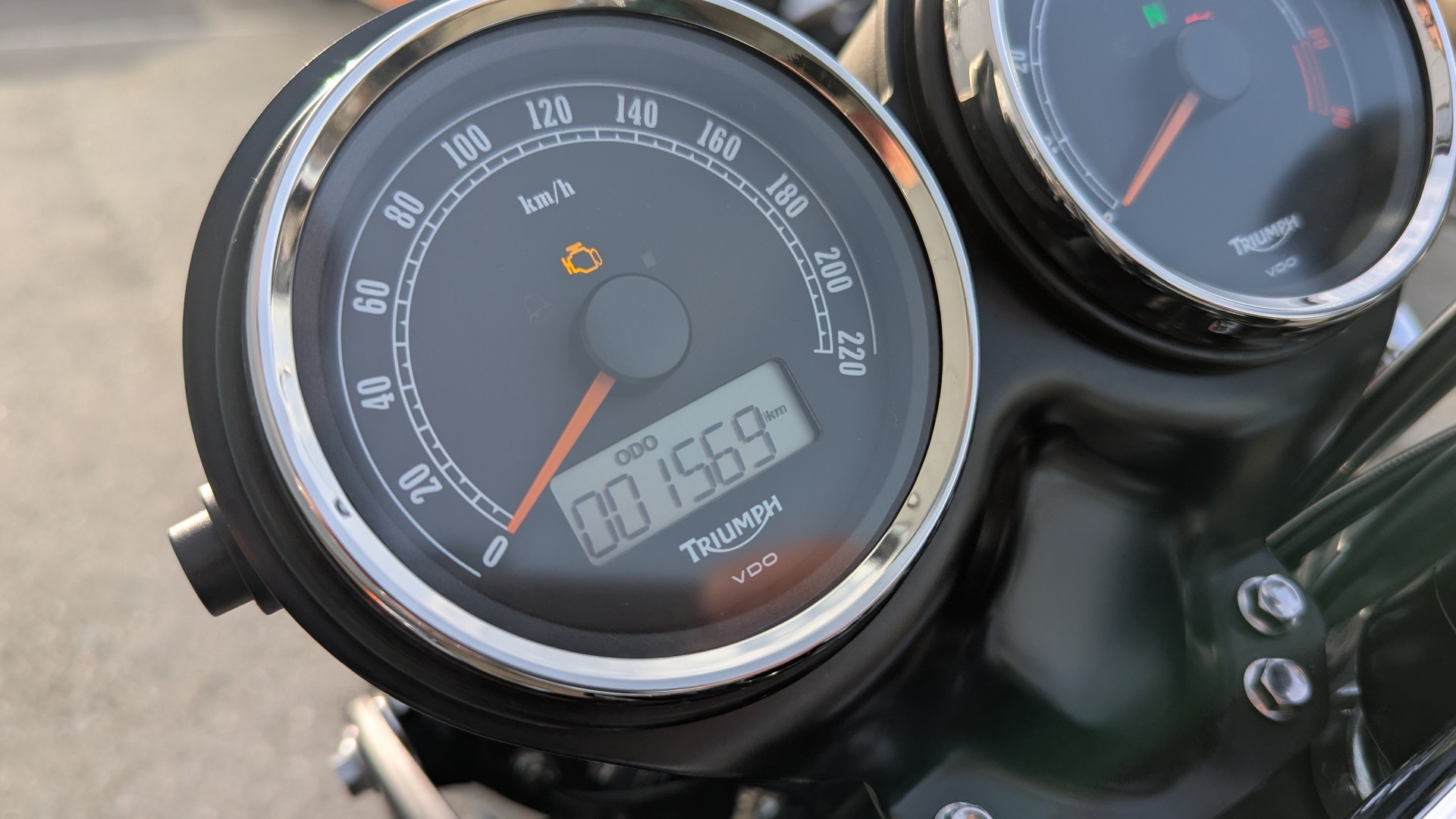 TRIUMPH Bonneville T 100-image-7