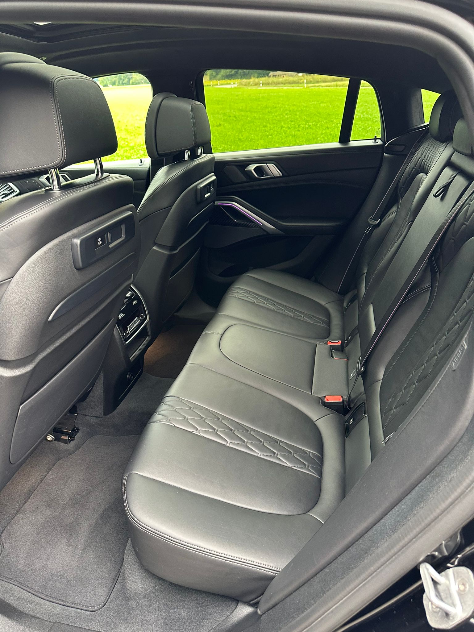 BMW X6 M50d-image-16
