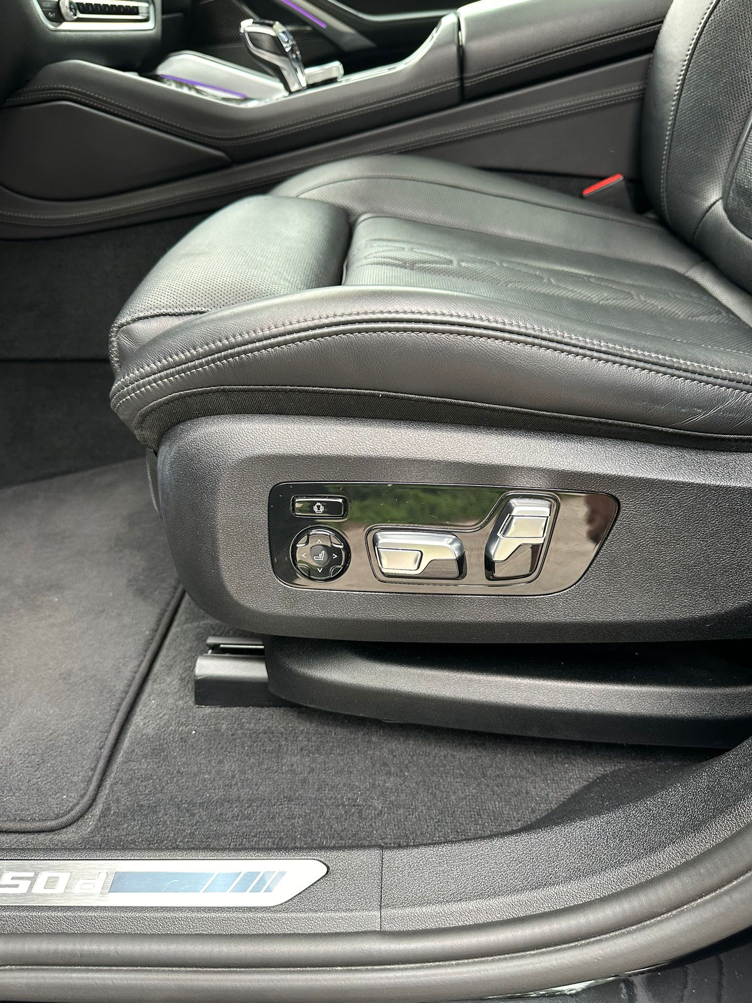 BMW X6 M50d-image-12