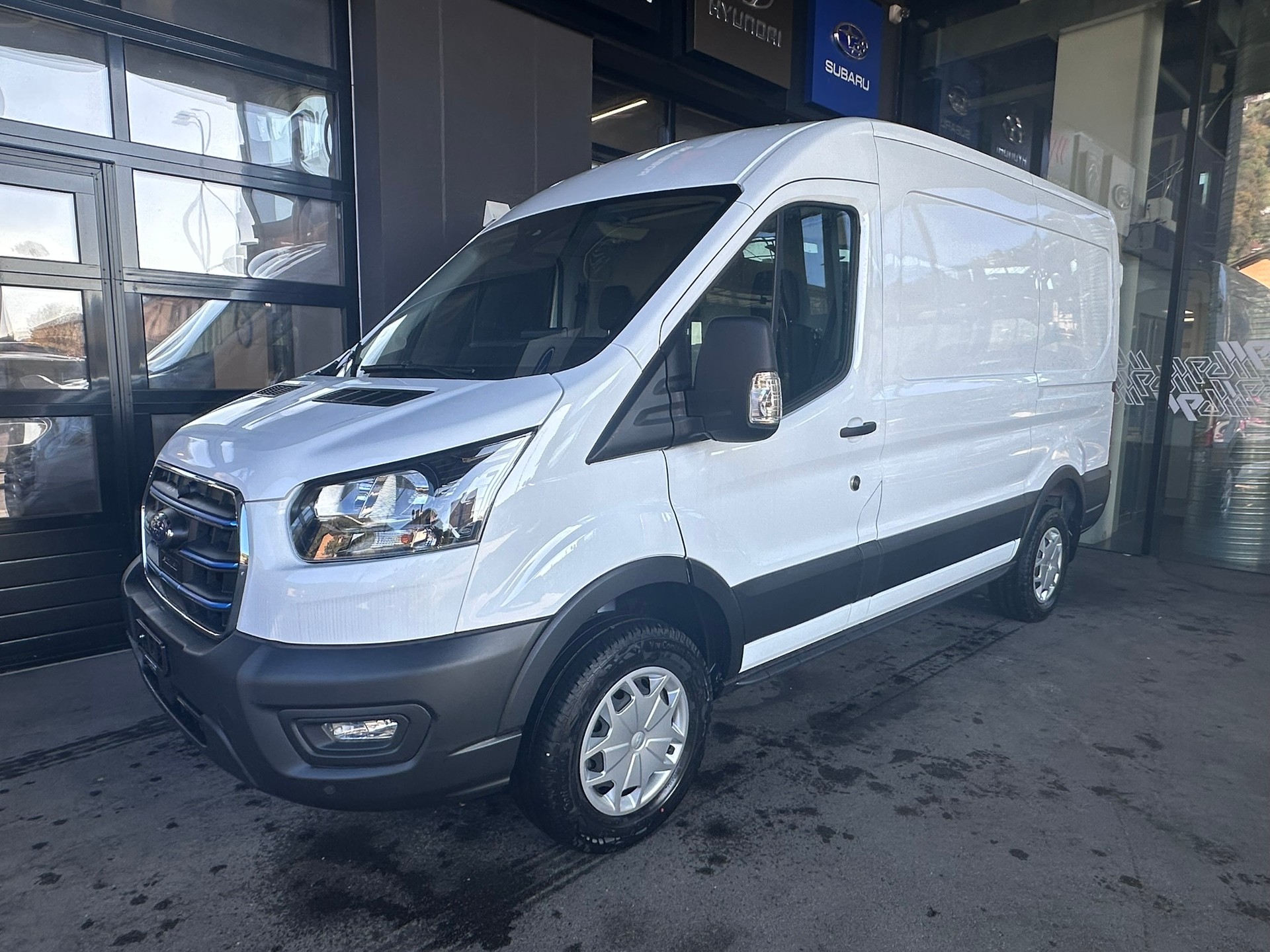 FORD E-Transit Van 350 L2 Trend RWD-showroom-element-2