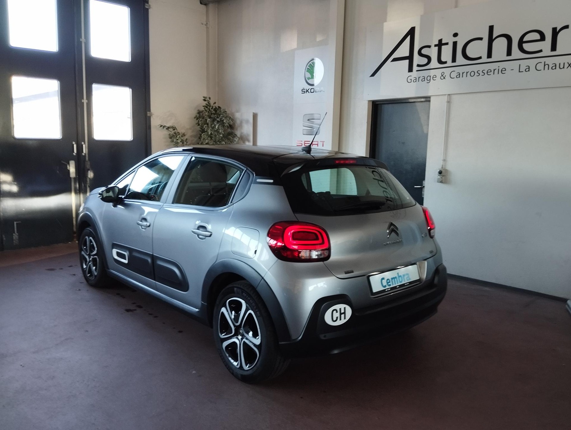 CITROEN C3 1.2i PureTech Shine EAT6-showroom-element-3