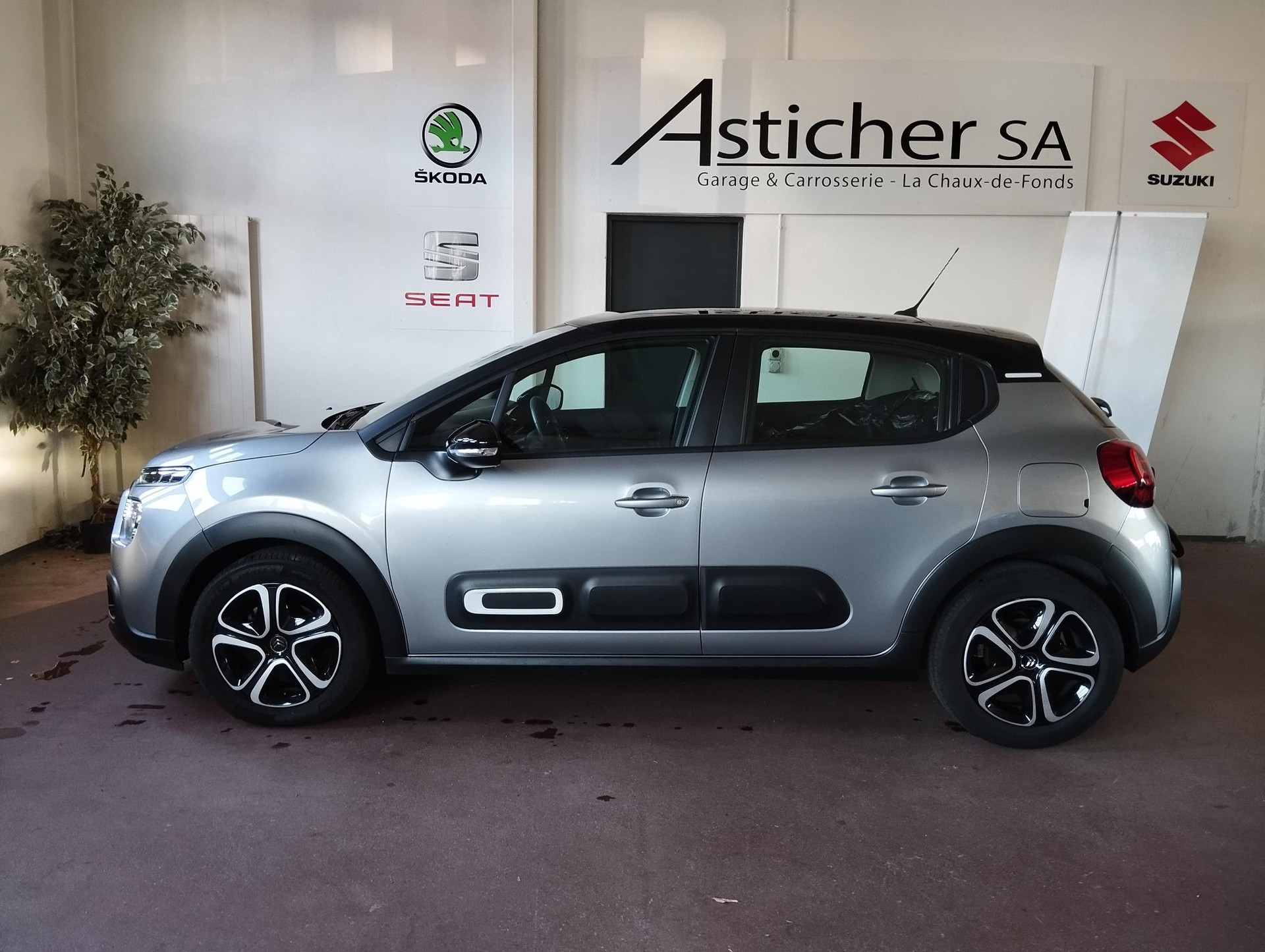 CITROEN C3 1.2i PureTech Shine EAT6-showroom-element-2
