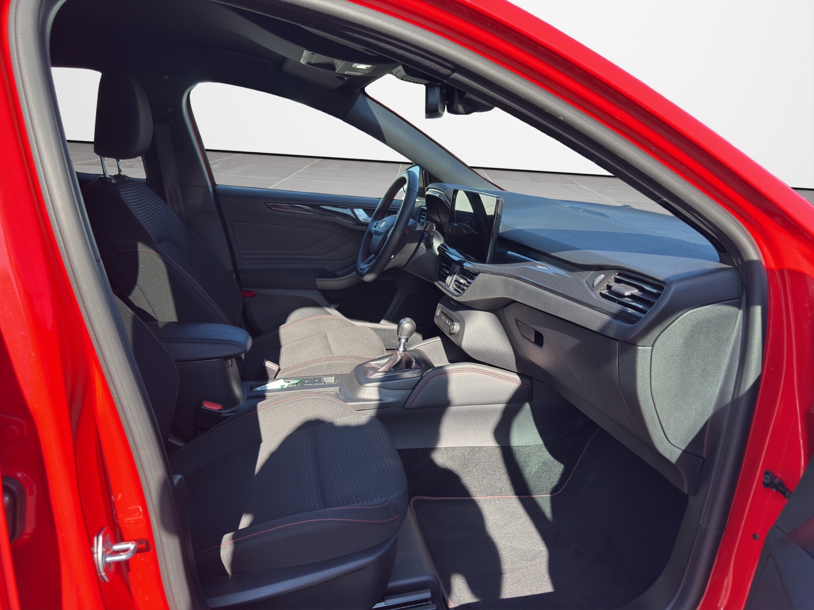 FORD Focus 1.0i EcoB Hybrid 155 ST-Line X-image-12