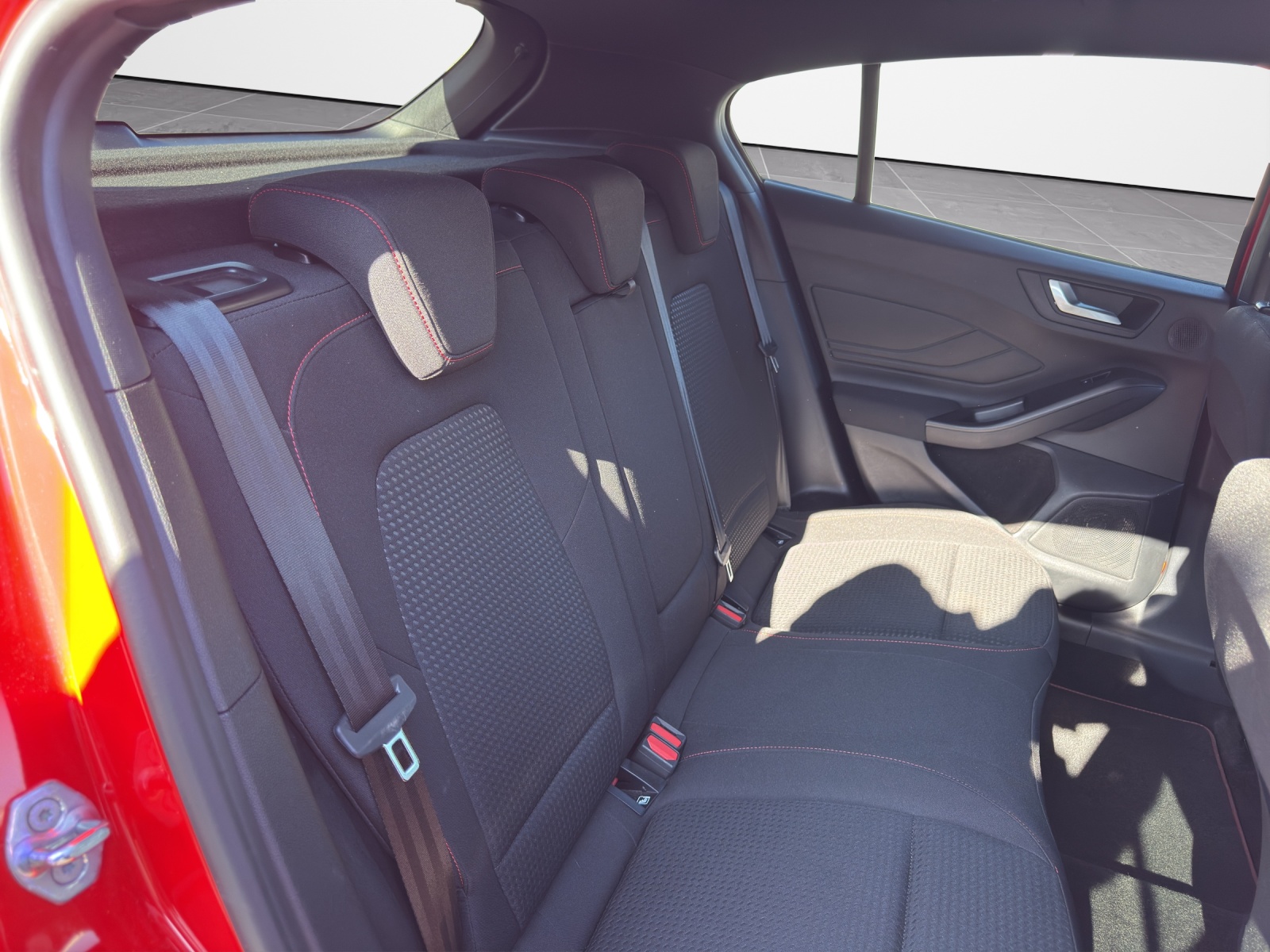 FORD Focus 1.0i EcoB Hybrid 155 ST-Line X-image-13