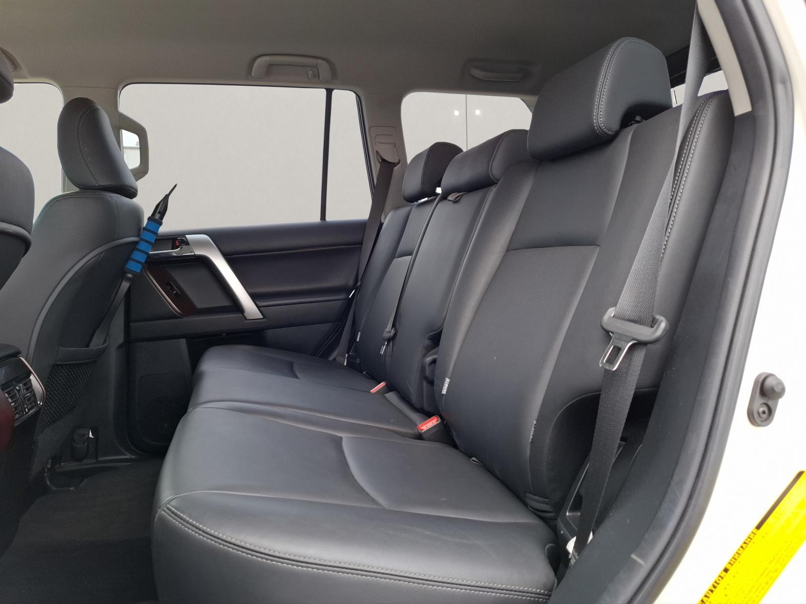 TOYOTA Land Cruiser 3.0 D-4D Linea Sol-image-9