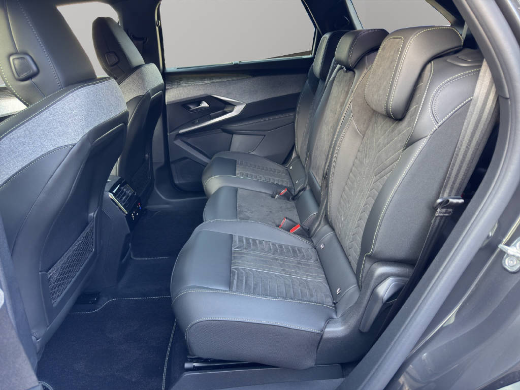 PEUGEOT 5008 e-Launch Edition AWD-image-11