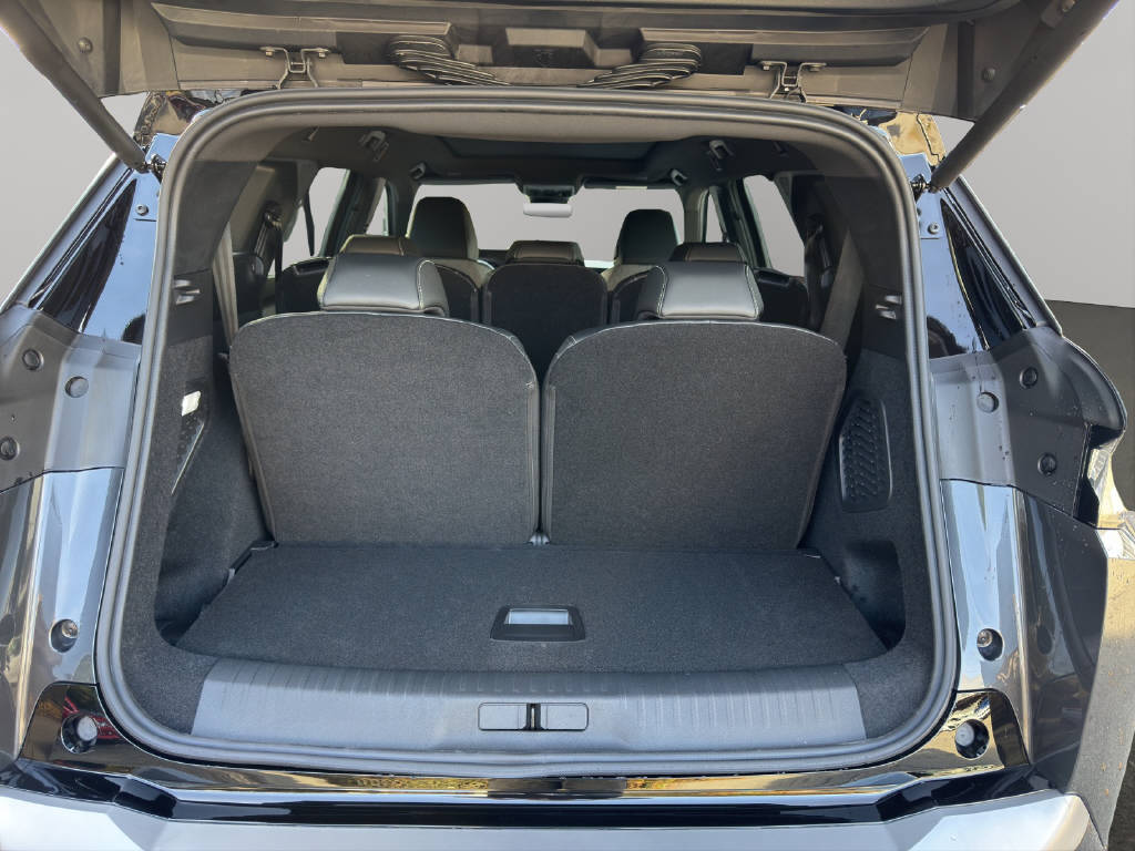 PEUGEOT 5008 e-Launch Edition AWD-image-12