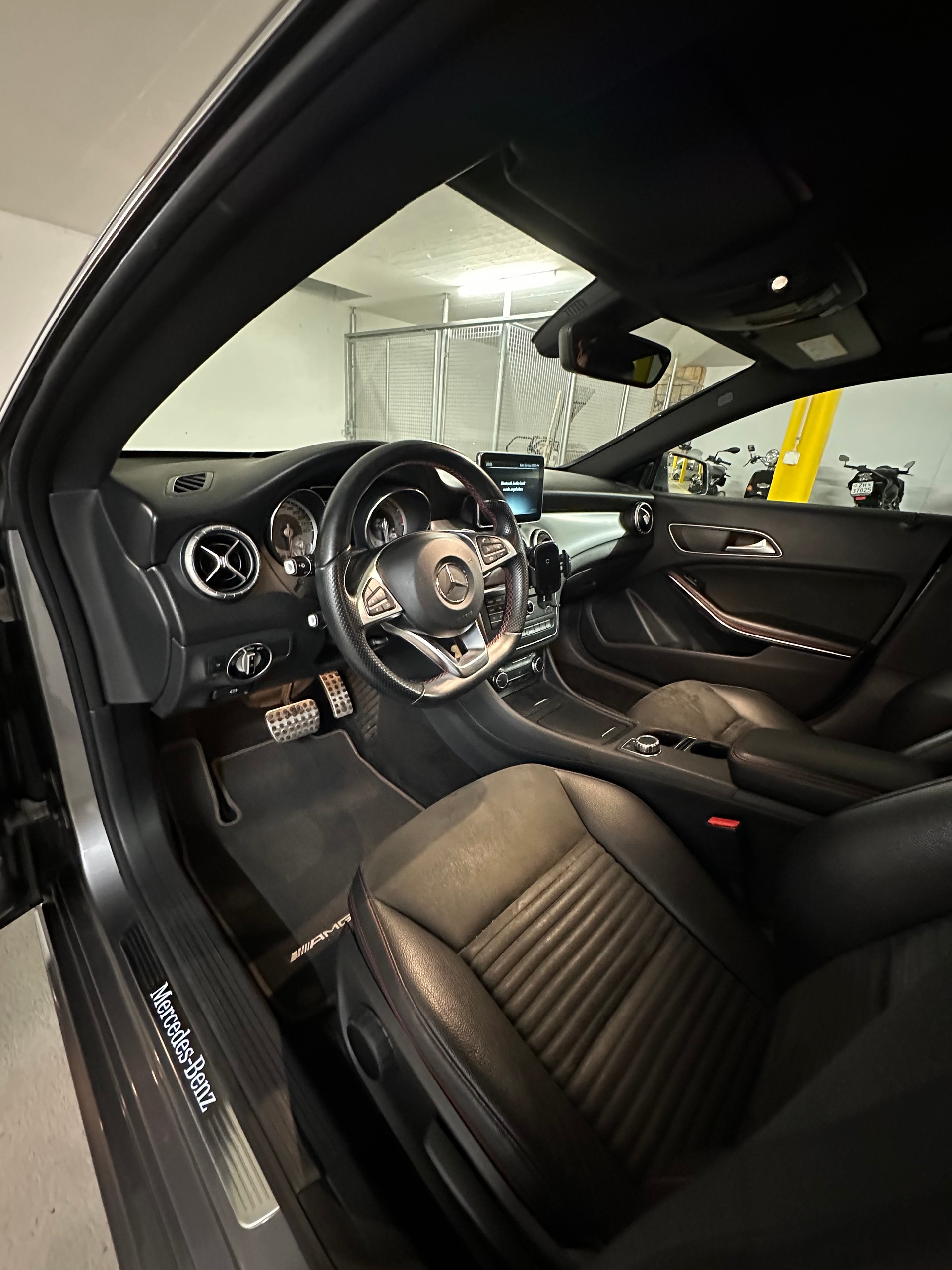MERCEDES-BENZ CLA 180-image-7