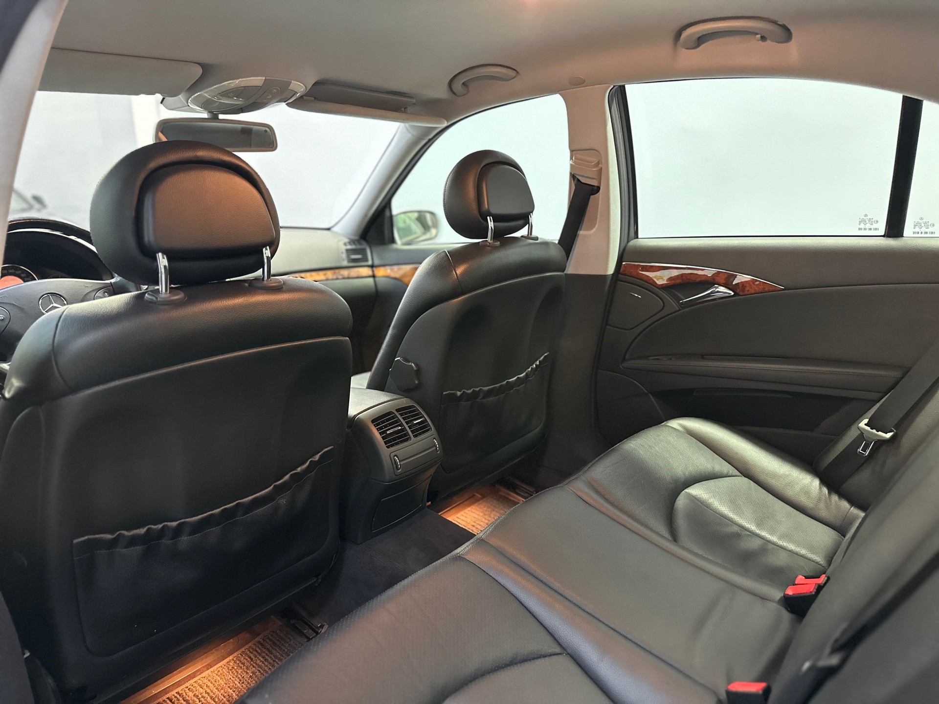 MERCEDES-BENZ E 240 Classic-image-13
