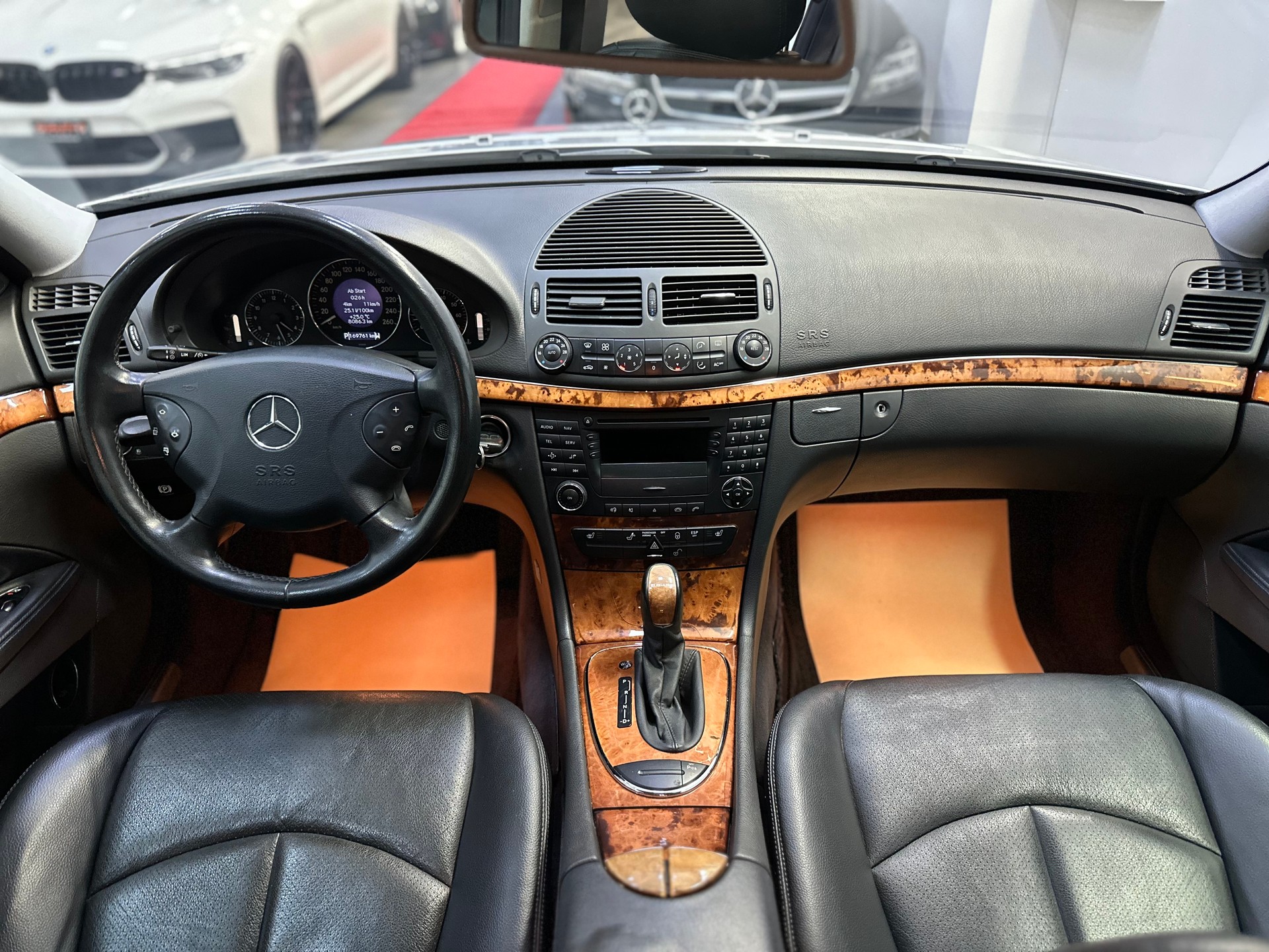 MERCEDES-BENZ E 240 Classic-image-10