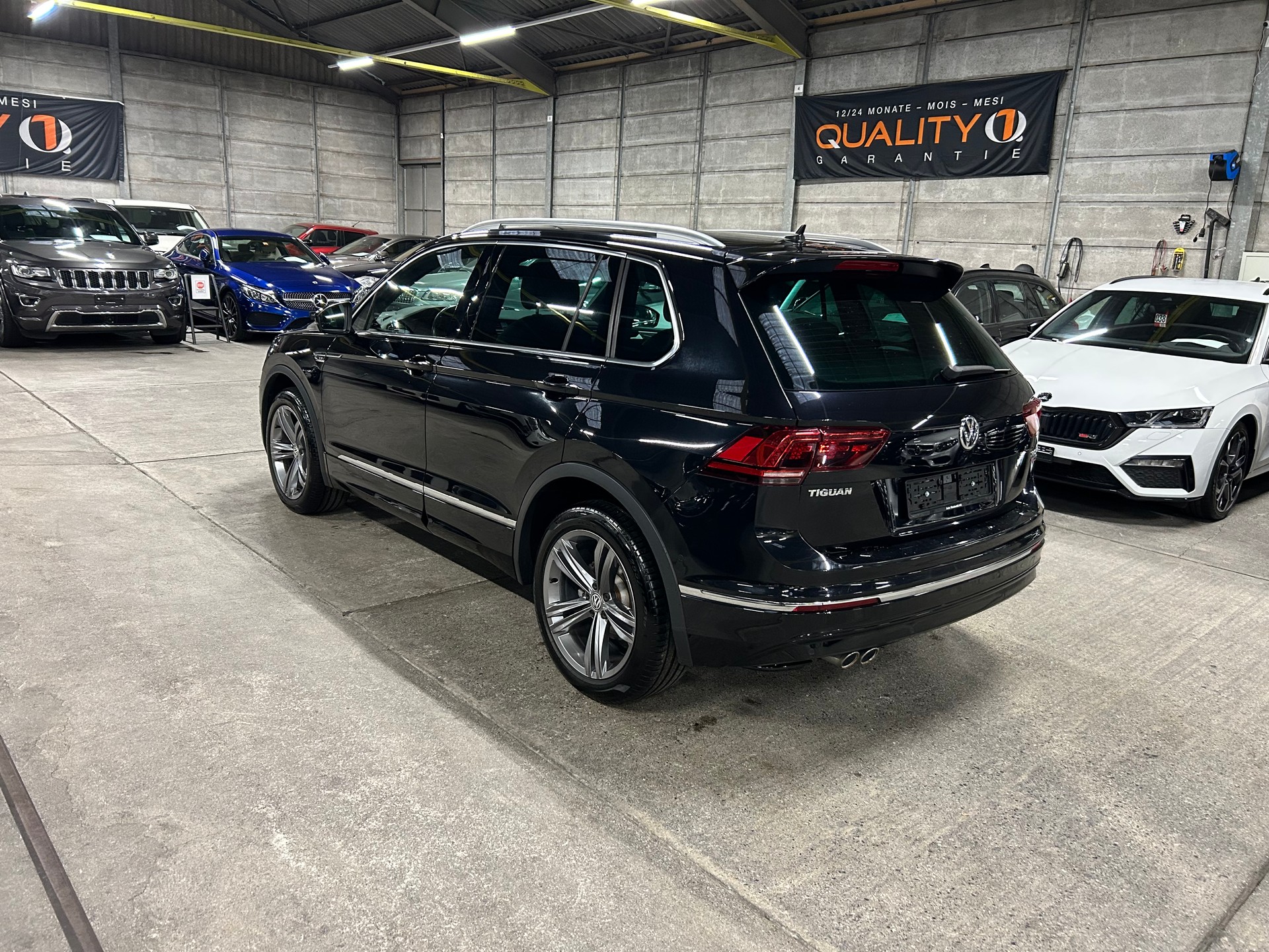 VW Tiguan 2.0 TDI R-LINE 4Motion DSG-image-6