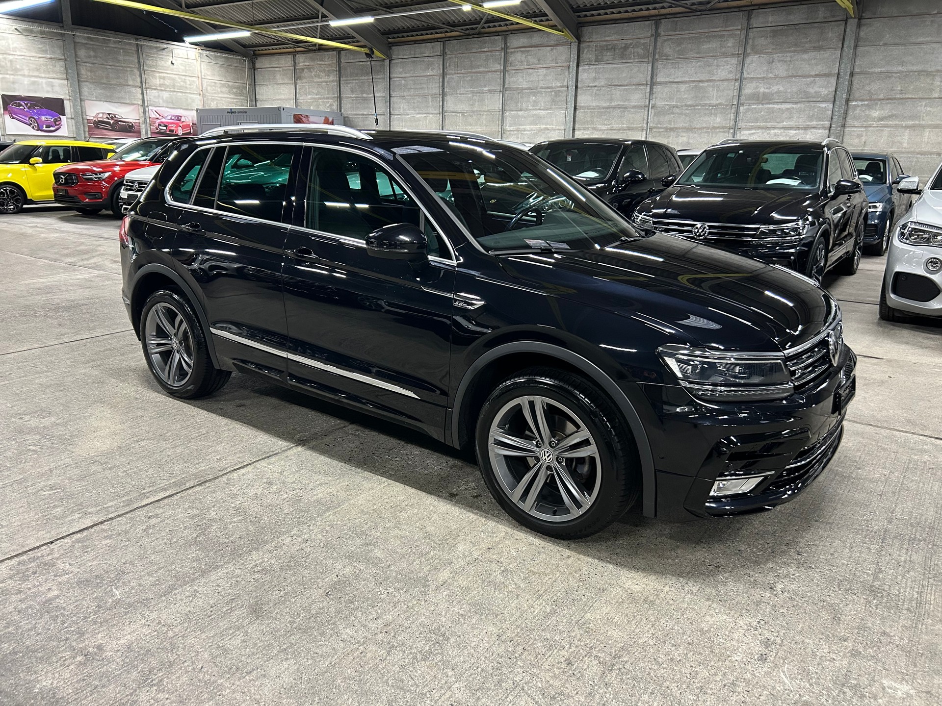 VW Tiguan 2.0 TDI R-LINE 4Motion DSG-image-1