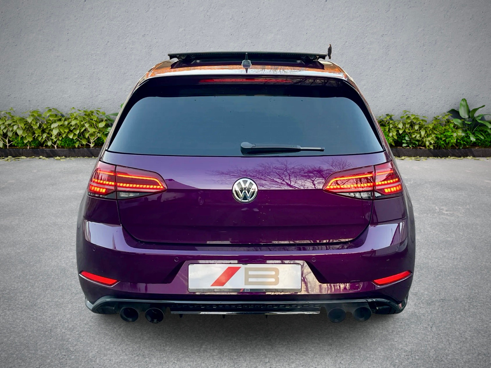 VW Golf 2.0 TSI R 4Motion DSG-image-4